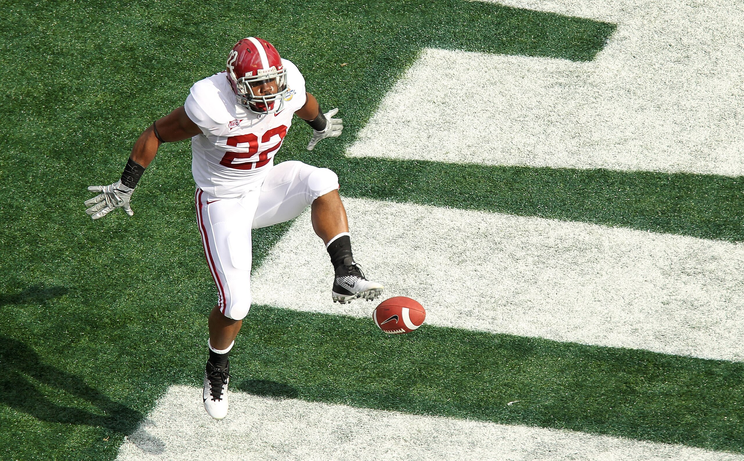 ORLANDO, FL - JANUARY 01: Mark Ingram #22 of the Alabama Crimson Tide scores a touchdown during the Capitol One Bowl against the Michigan State Spartans at the Florida Citrus Bowl on January 1, 2011 in Orlando, Florida. (Photo by Mike Ehrmann/Getty Image ORLANDO, FL - JANUARY 01: Mark Ingram #22 of the Alabama Crimson Tide scores a touchdown during the Capitol One Bowl against the Michigan State Spartans at the Florida Citrus Bowl on January 1, 2011 in Orlando, Florida. (Photo by Mike Ehrmann/Getty Image