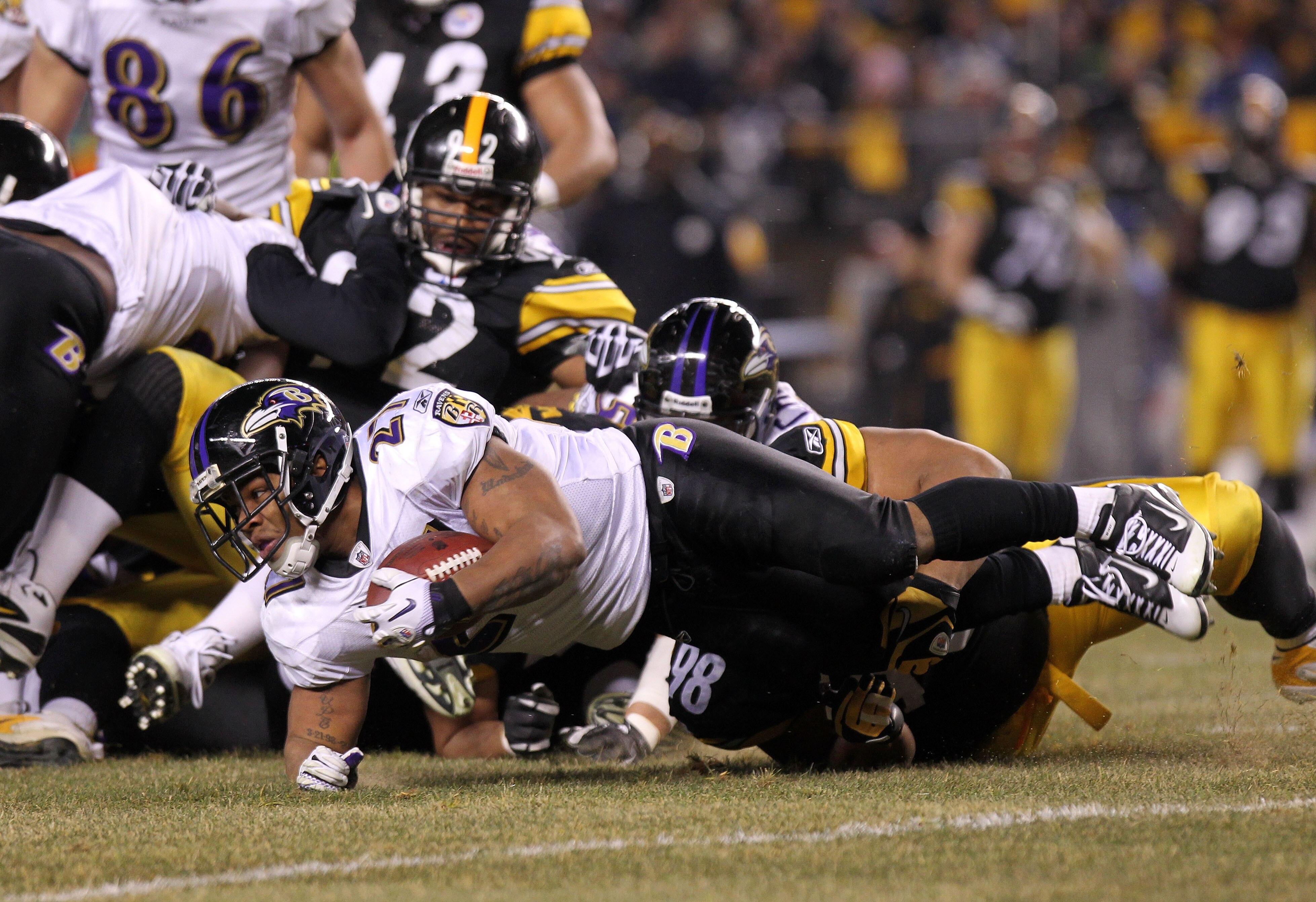 PITTSBURGH, PA - JANUARY 15:  Running back Ray Rice #27 of the Baltimore Ravens rushes against the Pittsburgh Steelers in the AFC Divisional Playoff Game at Heinz Field on January 15, 2011 in Pittsburgh, Pennsylvania.  (Photo by Nick Laham/Getty Images)