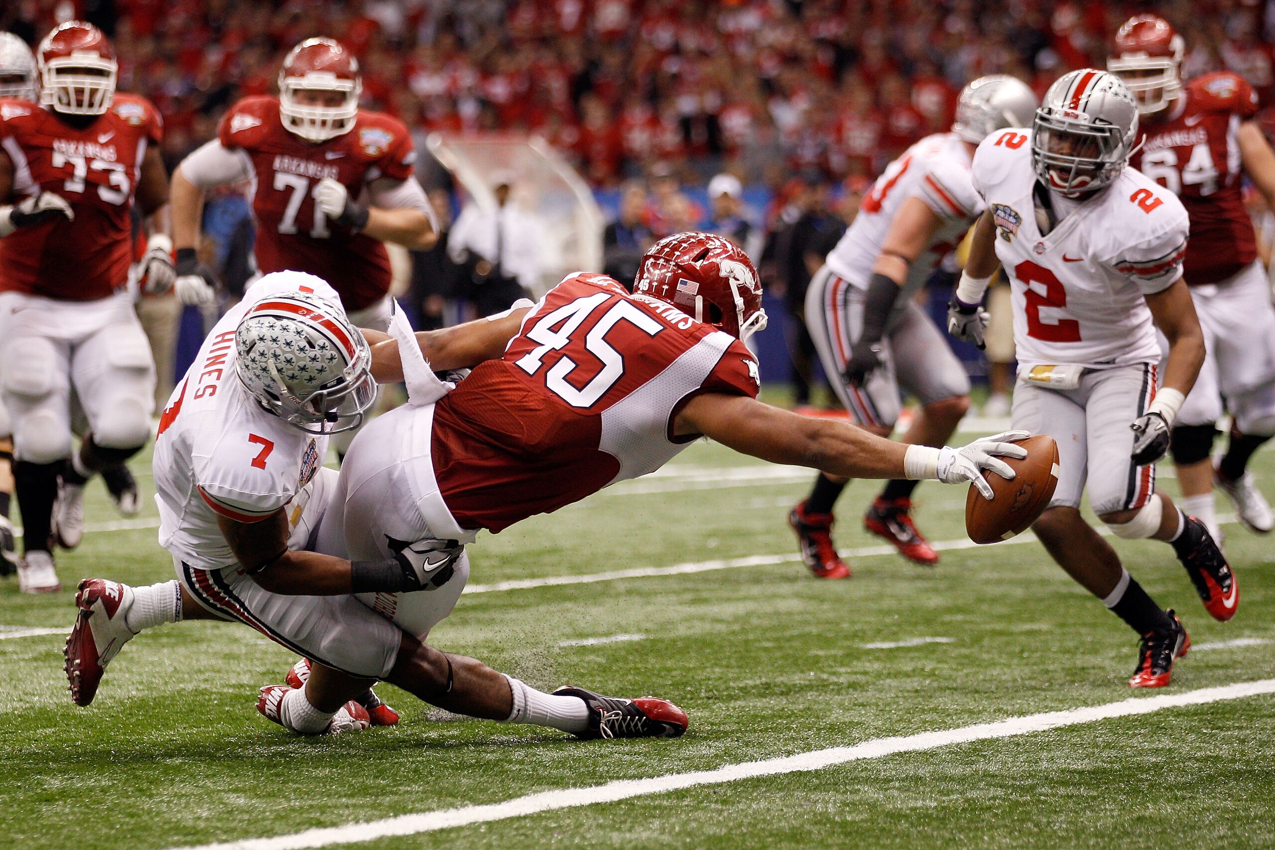 NEW ORLEANS, LA - JANUARY 04: D.J. Williams #45 of the Arkansas Razorbacks reaches for the goaline to score on a two-point conversion in the third quarter against Jermale Hines #7 of the Ohio State Buckeyes during the Allstate Sugar Bowl at the Louisiana NEW ORLEANS, LA - JANUARY 04: D.J. Williams #45 of the Arkansas Razorbacks reaches for the goaline to score on a two-point conversion in the third quarter against Jermale Hines #7 of the Ohio State Buckeyes during the Allstate Sugar Bowl at the Louisiana