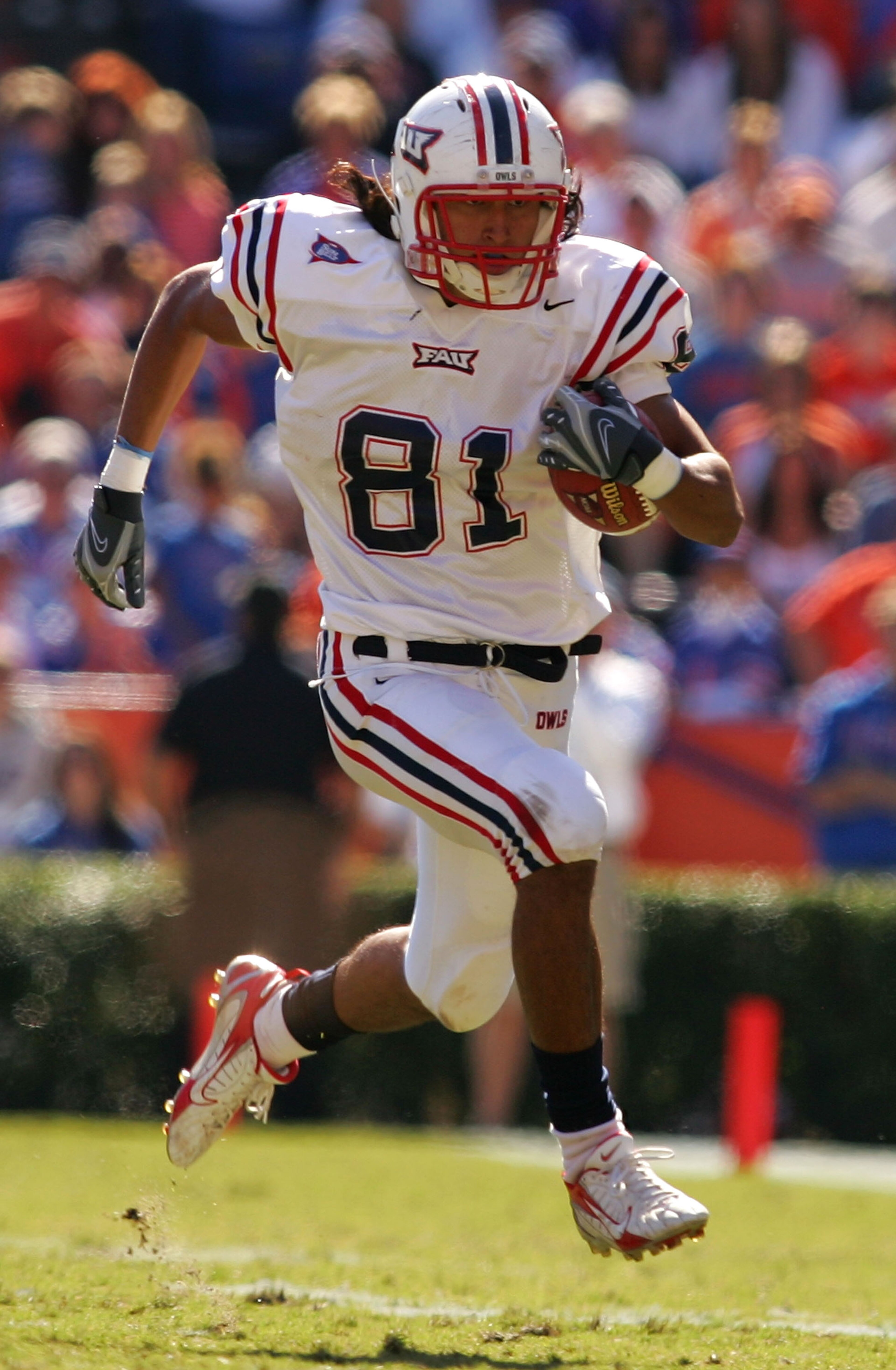 GAINESVILLE, FL - NOVEMBER 17: Rob Housler #81 of the FAU Owls runs for a touchdown during a game against the Florida Gators at Ben Hill Griffin Stadium on November 17, 2007 in Gainesville, Florida. The Gators won the game 59-20. (Photo by Sam Greenwoo GAINESVILLE, FL - NOVEMBER 17: Rob Housler #81 of the FAU Owls runs for a touchdown during a game against the Florida Gators at Ben Hill Griffin Stadium on November 17, 2007 in Gainesville, Florida. The Gators won the game 59-20. (Photo by Sam Greenwoo