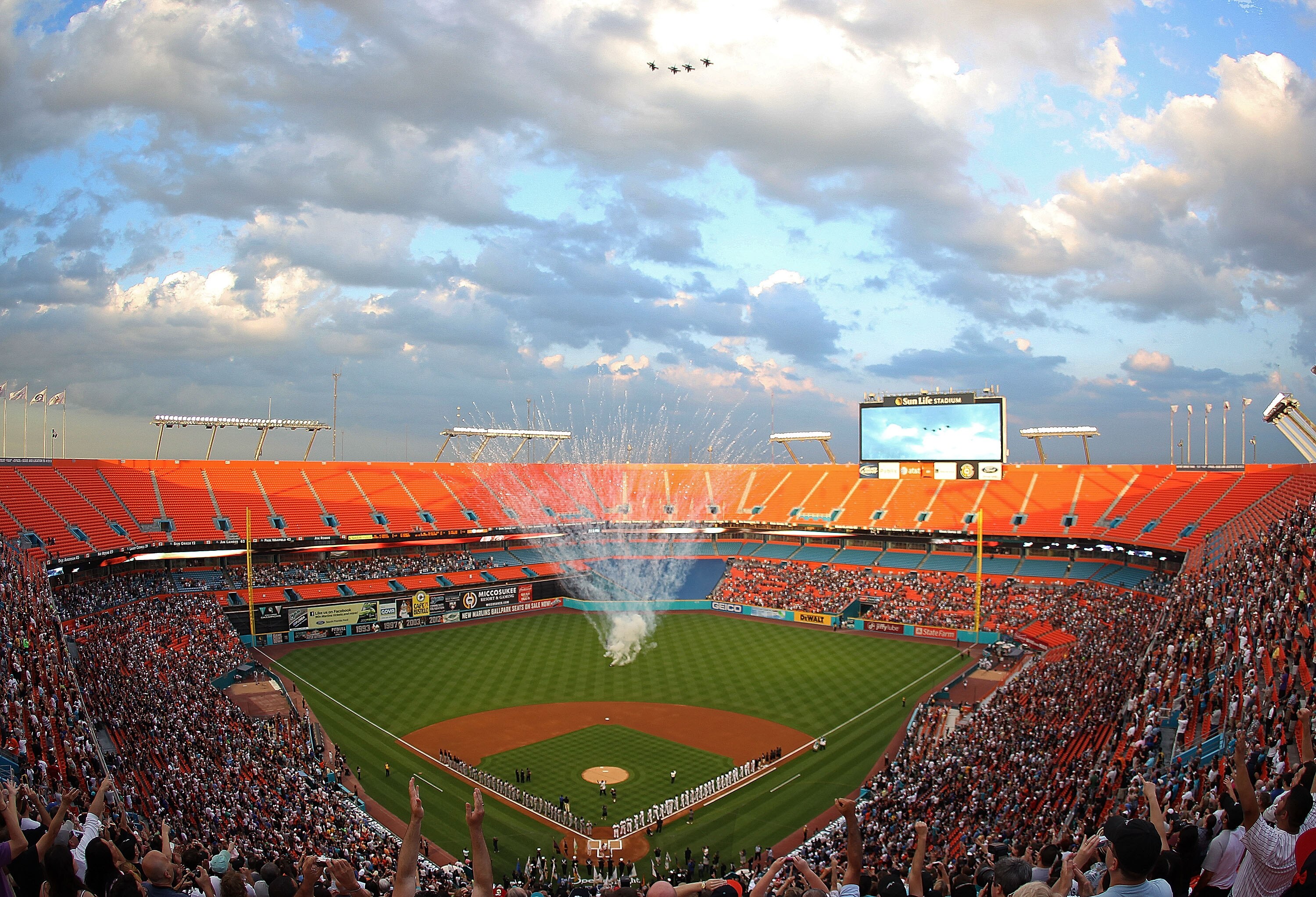 MIAMI GARDENS, FL - APRIL 01:  General view of Sun Life Stadium during opening day between the Florida Marlins and the New York Mets on April 1, 2011 in Miami Gardens, Florida.  (Photo by Mike Ehrmann/Getty Images)