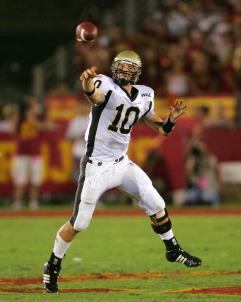 LOS ANGELES - SEPTEMBER 1:  Idaho quarterback Nathan Enderle fires a pass against USC at the Los Angeles Memorial Coliseum on September 1, 2007 in Los Angeles, California. The Vandals were defeated by the top-ranked Trojans won 38-10. (Photo by Kevin Terr