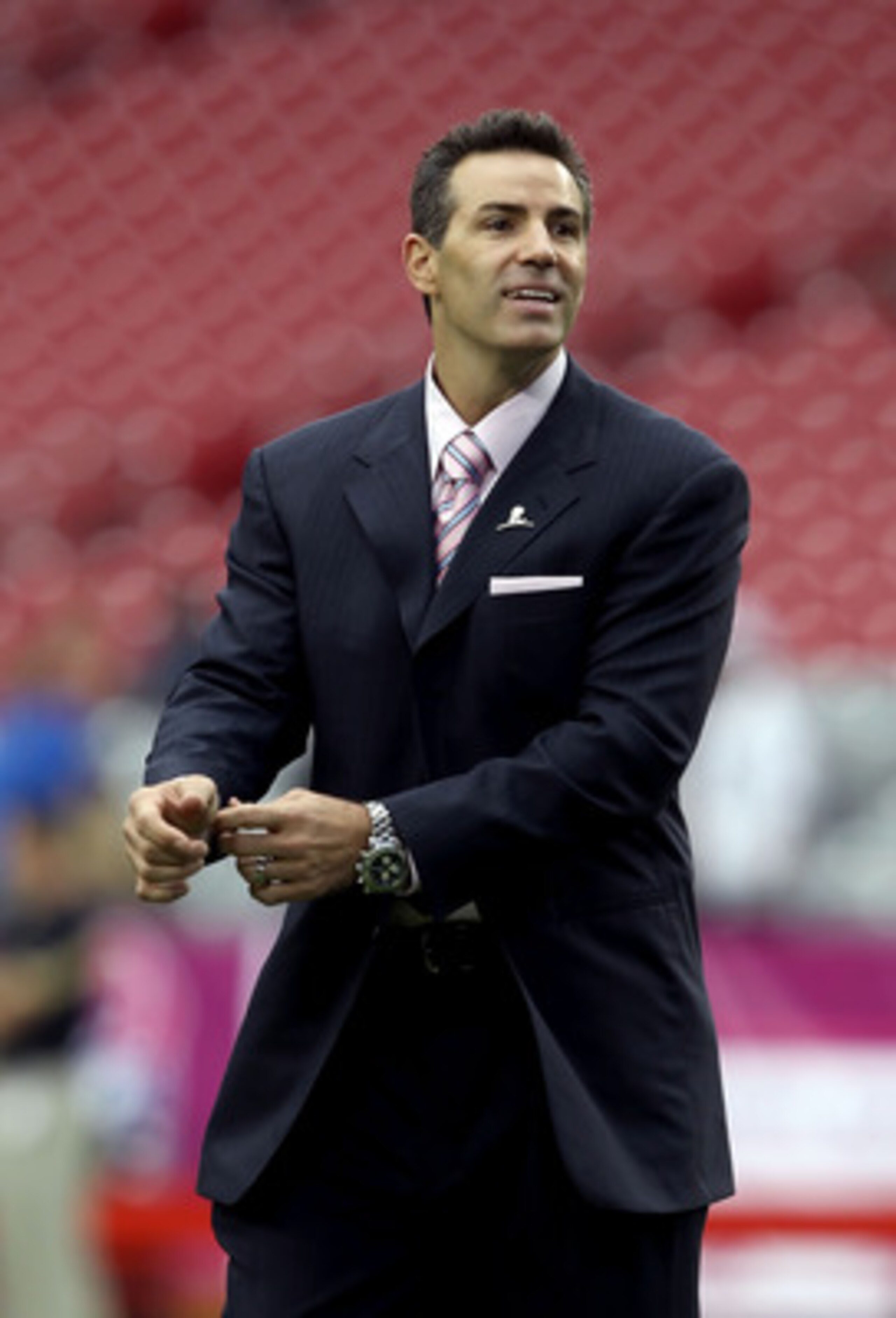 GLENDALE, AZ - OCTOBER 10:  Former Arizona Cardinals quarterback Kurt Warner walks on the field prior to the NFL game against the New Orleans Saints at the University of Phoenix Stadium on October 10, 2010 in Glendale, Arizona.  The Cardinals defeated the