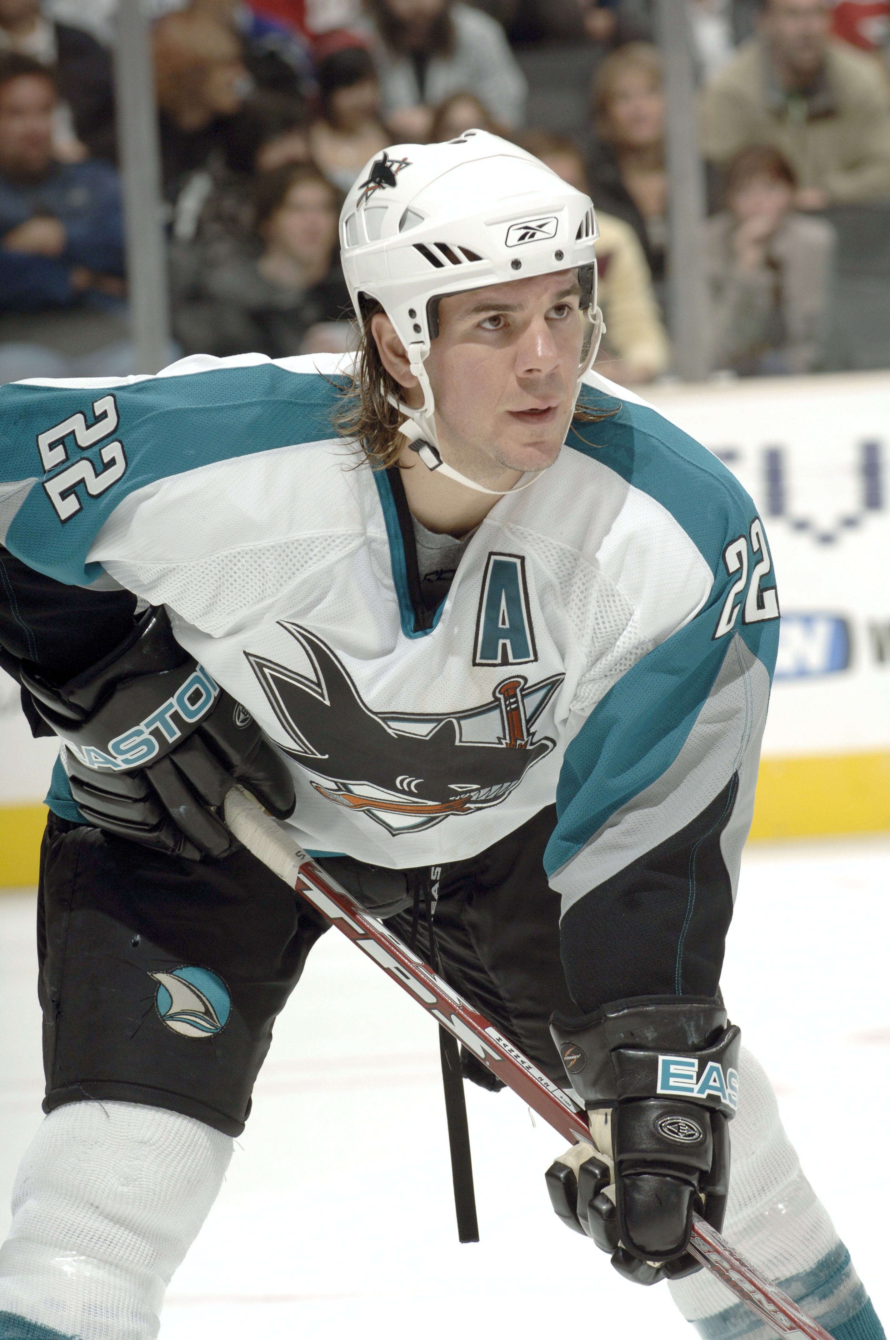 LOS ANGELES - NOVEMBER 9:  Scott Hannan #22 of the San Jose Sharks awaits the face off against the Los Angeles Kings on November 9, 2006 at Staples Center in Los Angeles, California. The Sharks won 7-3. (Photo by Noah Graham/Getty Images)