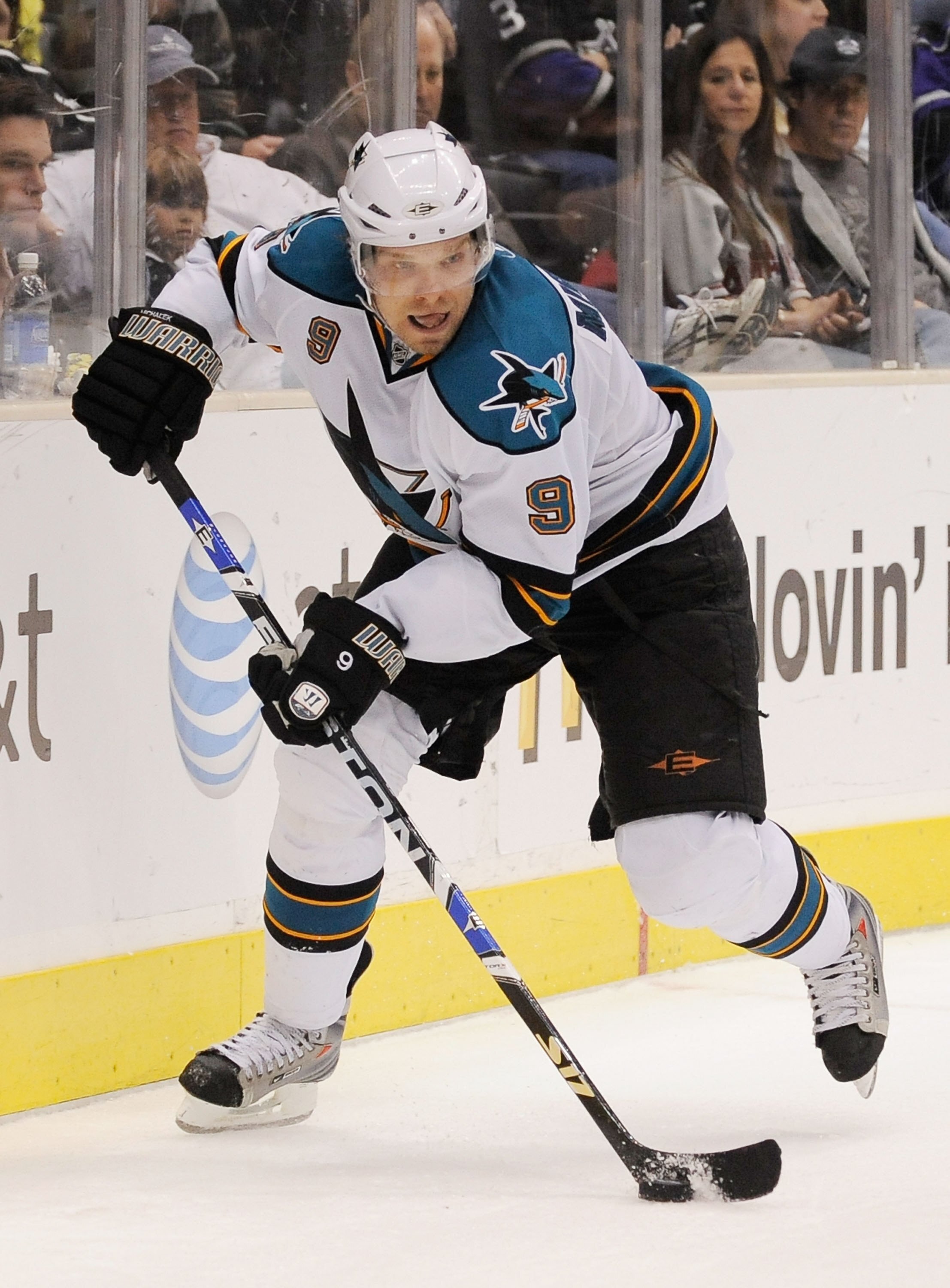 LOS ANGELES, CA - APRIL 11:  Milan Michalek #9  of the San Jose Sharks looks to pass against the Los Angeles Kings during the third period of the hockey game on Aptil 11, 2009 on April 11, 2009 at the Staples Center in Los Angeles, California.  (Photo by