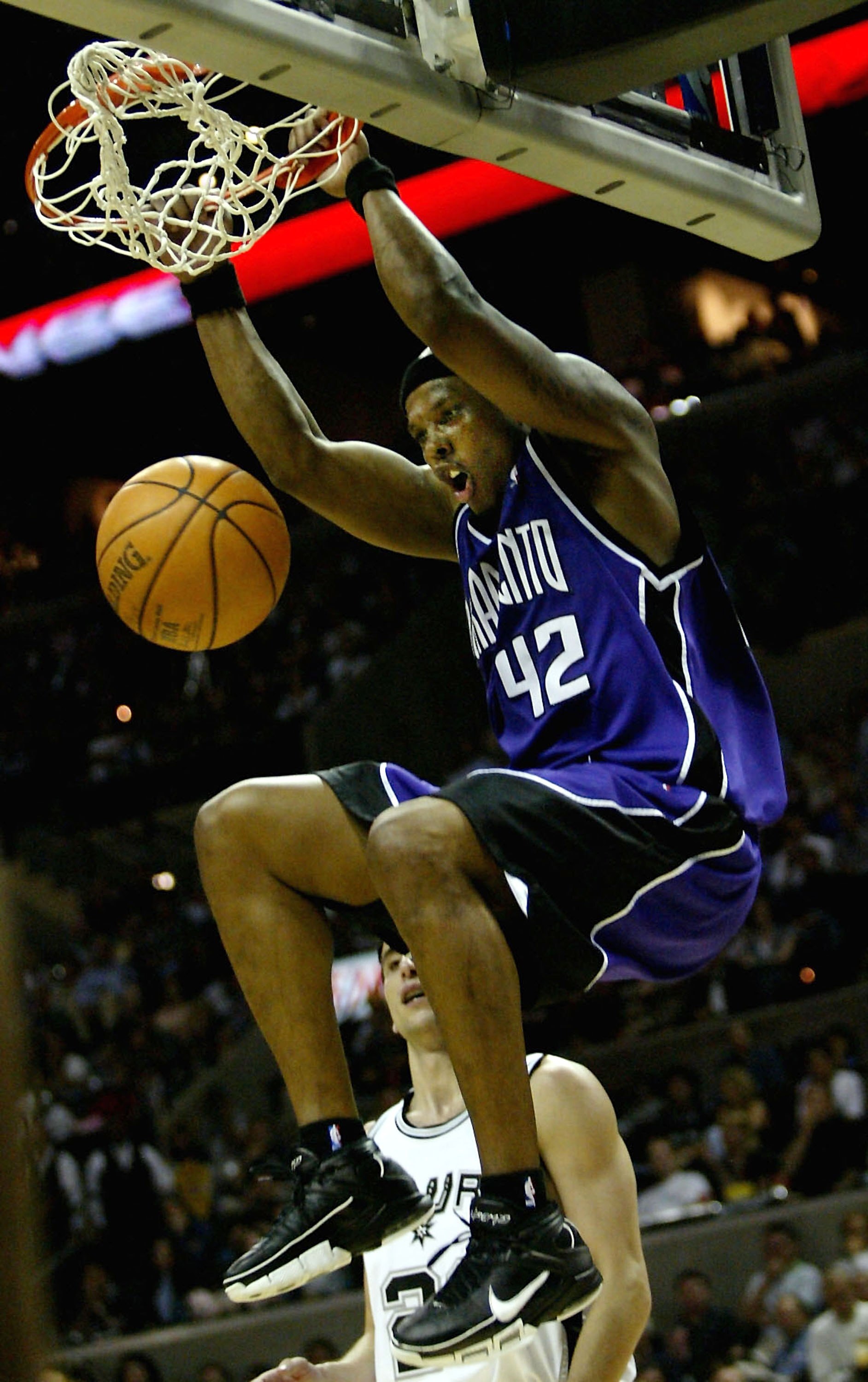 SAN ANTONIO - MAY 2:  Bonzi Wells #42 of the Sacramento Kings dunks against the San Antonio Spurs in Game 5 of the Western Conference Quarterfinals during the 2006 NBA Playoffs on May 2, 2006 at the AT&T Center in San Antonio, Texas.  NOTE TO USER: User e