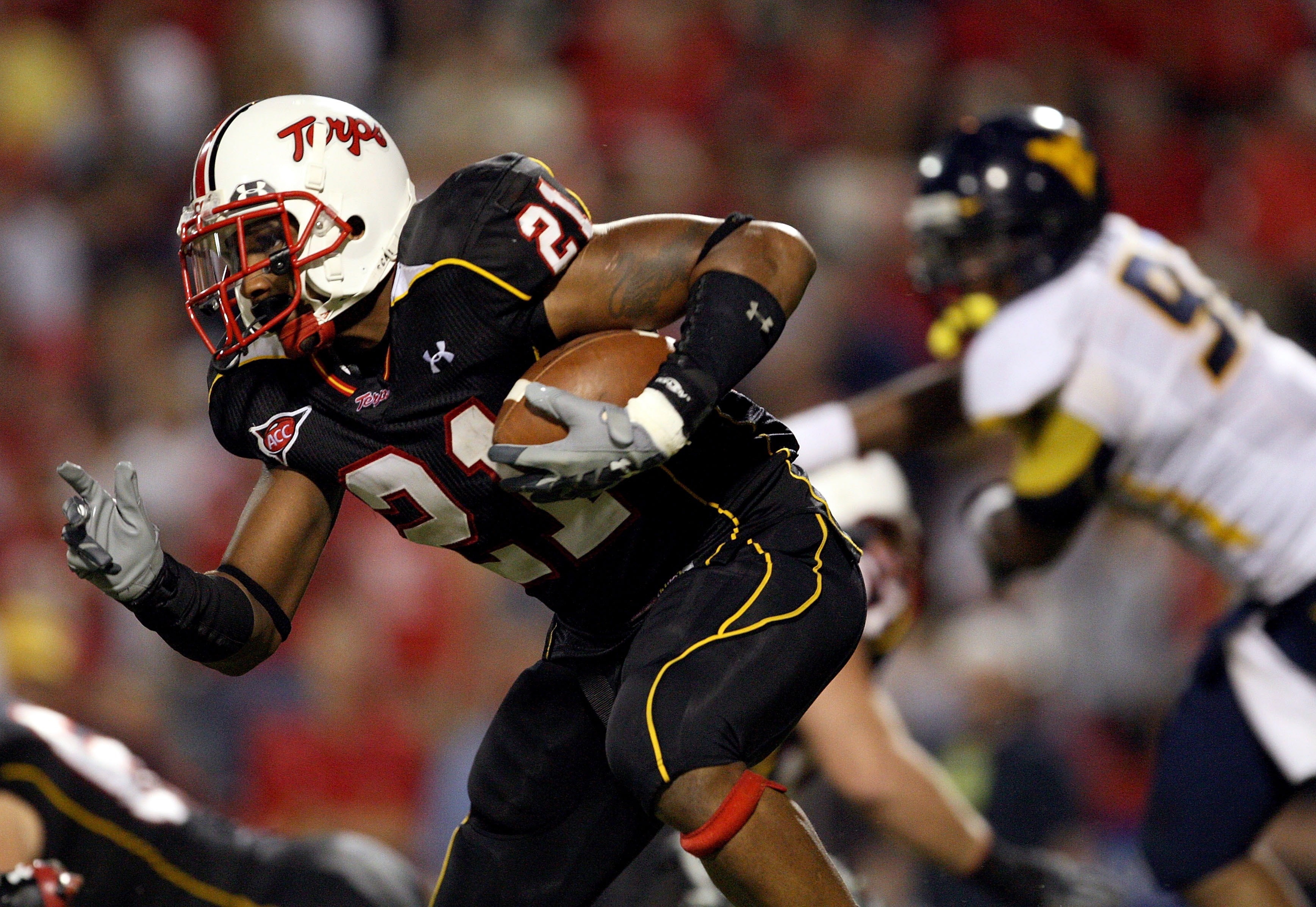 COLLEGE PARK, MD - SEPTEMBER 13:  Receiver Keon Lattimore #21 of the Maryland Terrapins carries the ball against the West Virginia Mountaineers during the 1st quarter of the game on September 13, 2007 at Byrd Stadium in College Park, Maryland.  (Photo by