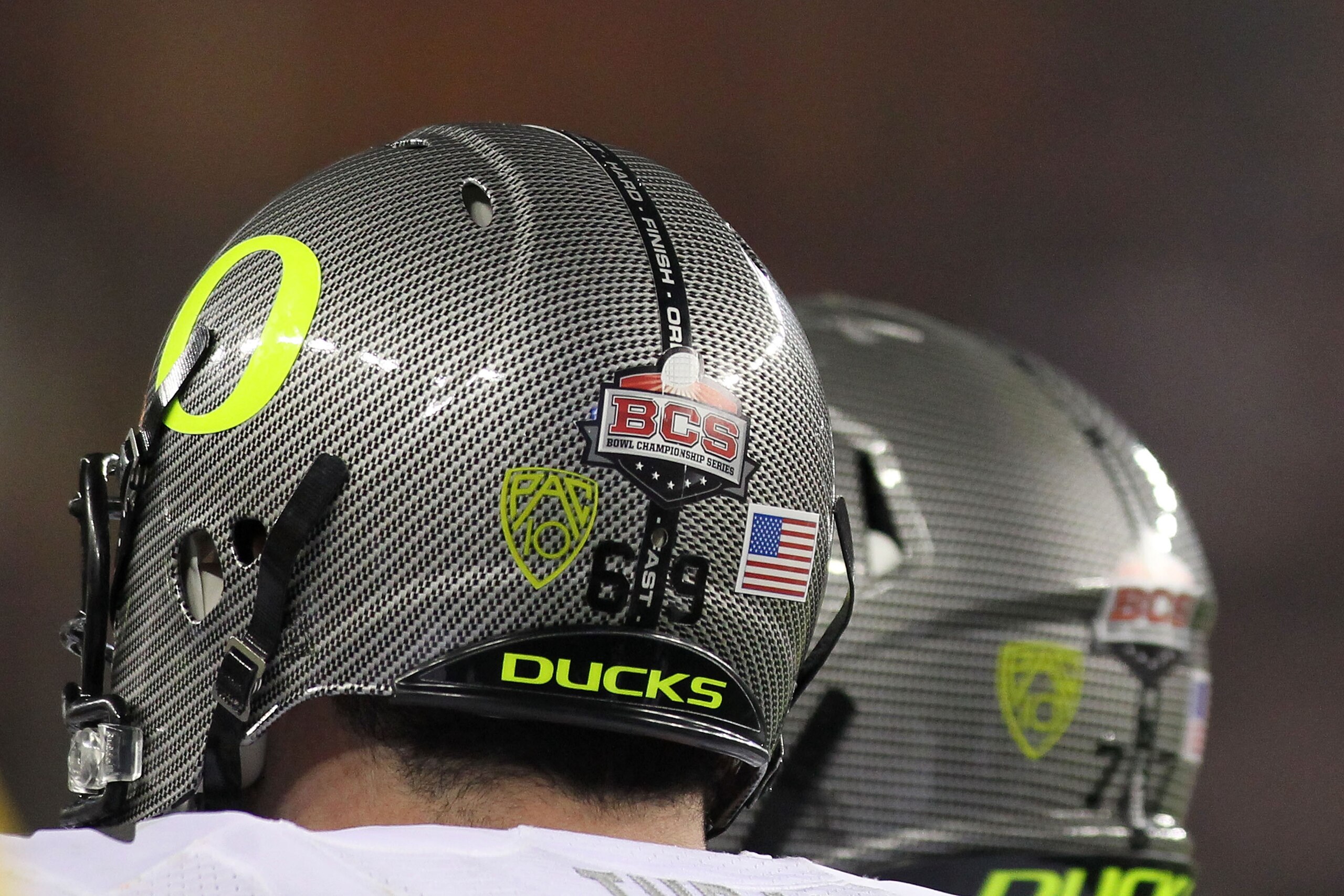 GLENDALE, AZ - JANUARY 10:  Bo Thran #69 and Carson York #77 of the Oregon Ducks look on against the Auburn Tigers during the Tostitos BCS National Championship Game at University of Phoenix Stadium on January 10, 2011 in Glendale, Arizona.  (Photo by Jon