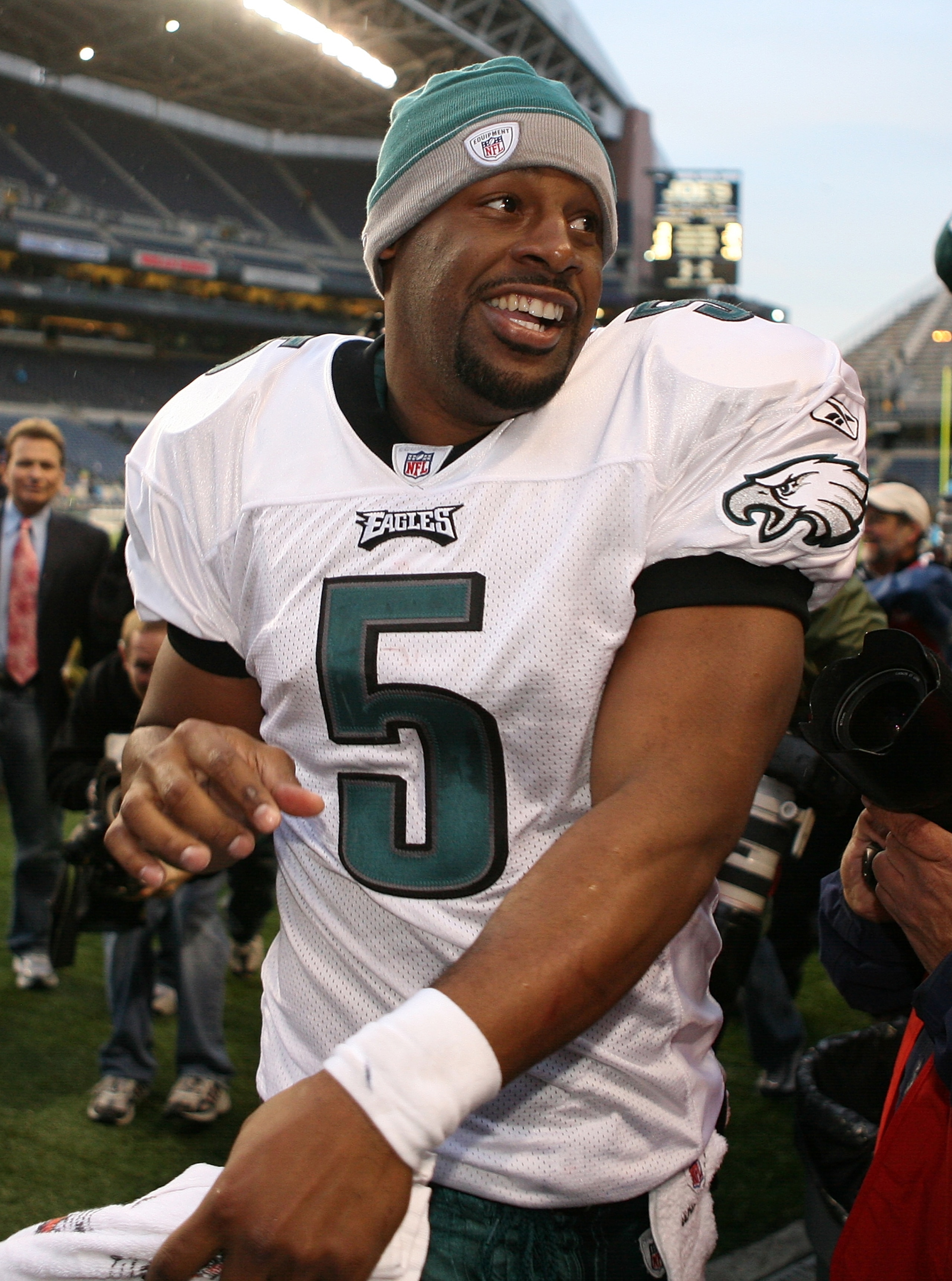 SEATTLE - NOVEMBER 02:  Quarterback Donovan McNabb #5 of the Philadelphia Eagles smiles as he leaves the field after defeating the Seattle Seahawks 26-7 on November 2, 2008 at Qwest Field in Seattle, Washington. (Photo by Otto Greule Jr/Getty Images)