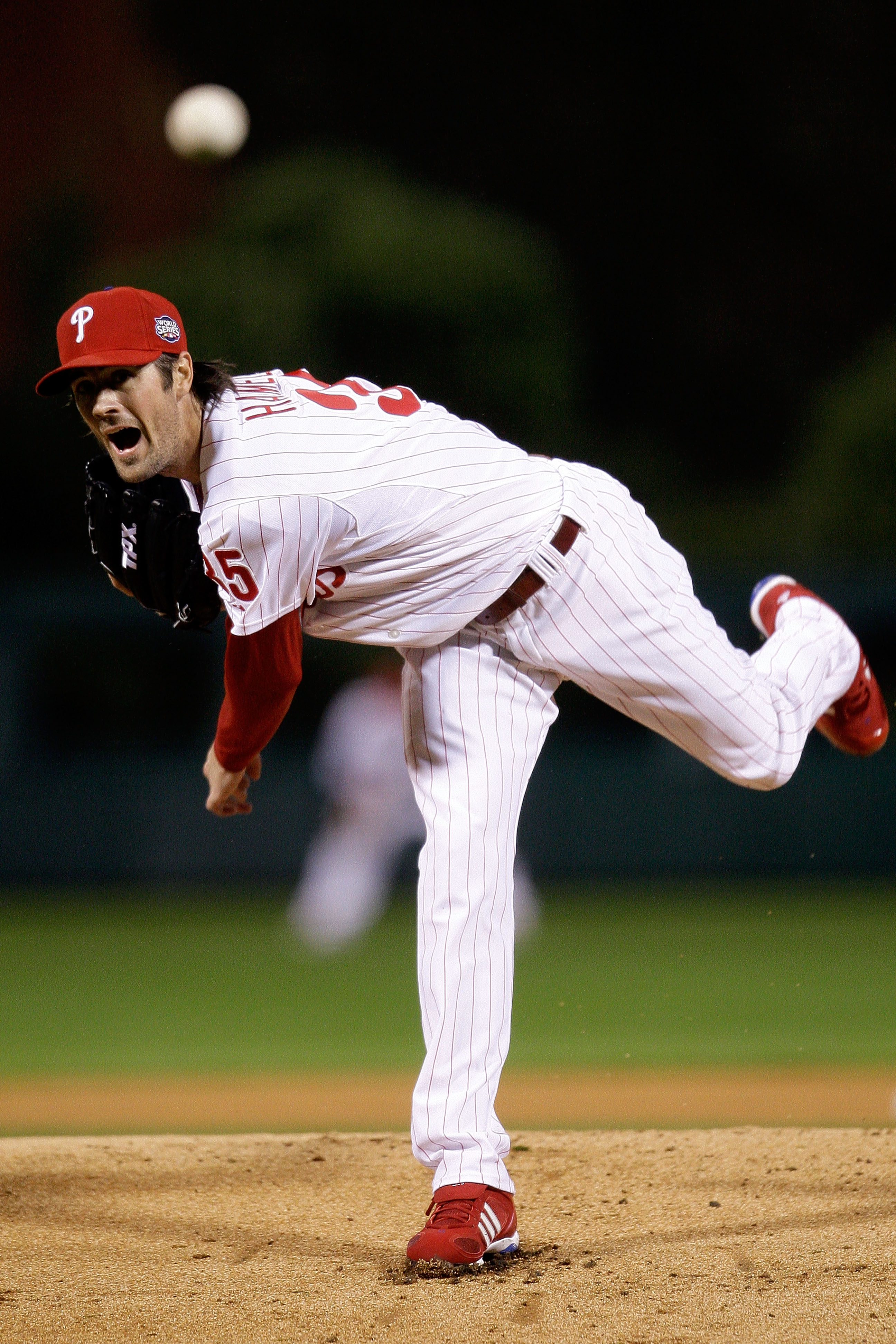 PHILADELPHIA - OCTOBER 31:  Starting pitcher Cole Hamels #35 of the Philadelphia Phillies pitches against the New York Yankees in Game Three of the 2009 MLB World Series at Citizens Bank Park on October 31, 2009 in Philadelphia, Pennsylvania.  (Photo by M