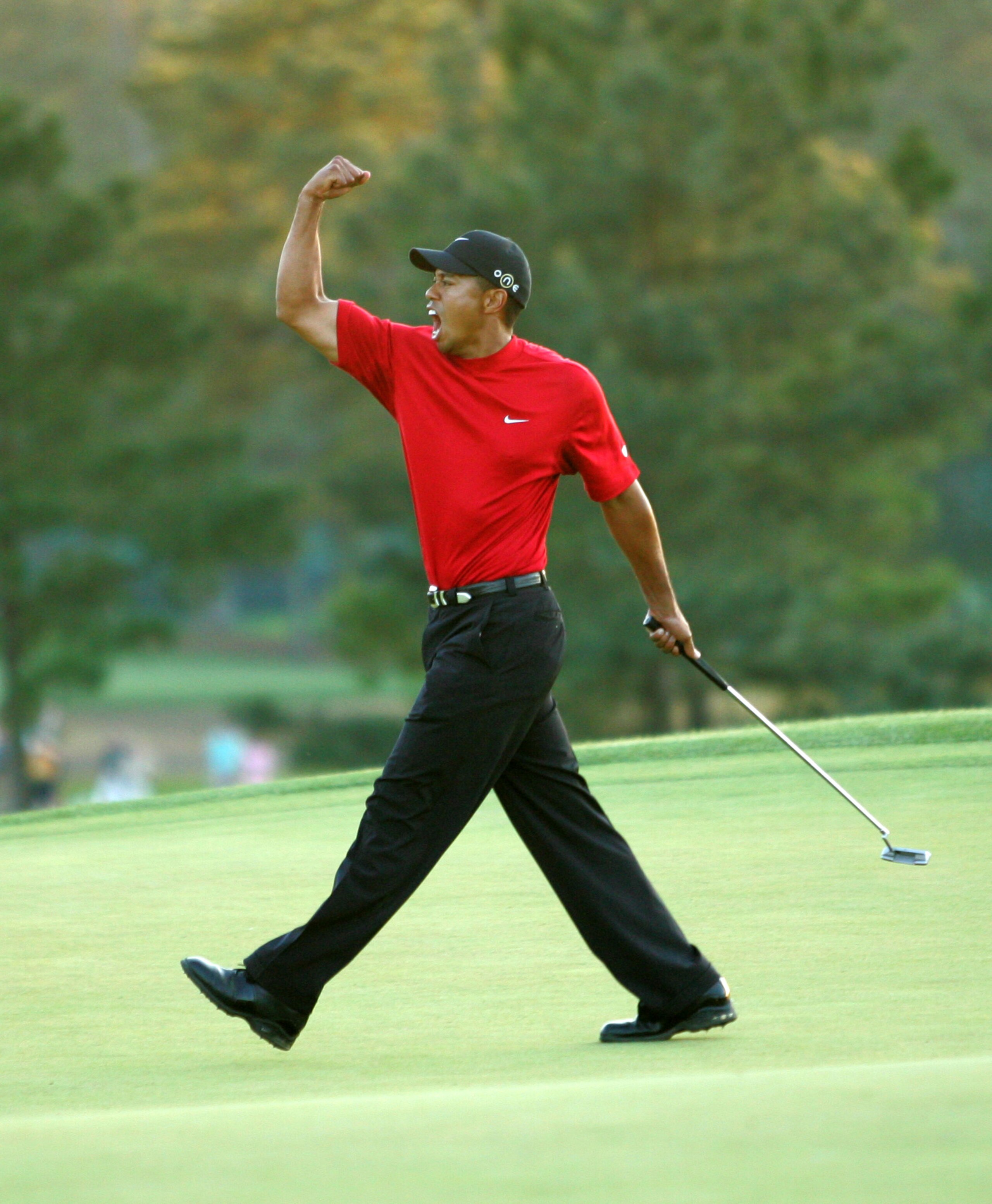 AUGUSTA, GA - APRIL 10: Tiger Woods celebrates after sinking a putt on the first playoff hole to win the 2005 Masters on April 10, 2005 at Augusta National Golf Course in Augusta, Georgia. (Photo By Getty Images) AUGUSTA, GA - APRIL 10: Tiger Woods celebrates after sinking a putt on the first playoff hole to win the 2005 Masters on April 10, 2005 at Augusta National Golf Course in Augusta, Georgia. (Photo By Getty Images)
