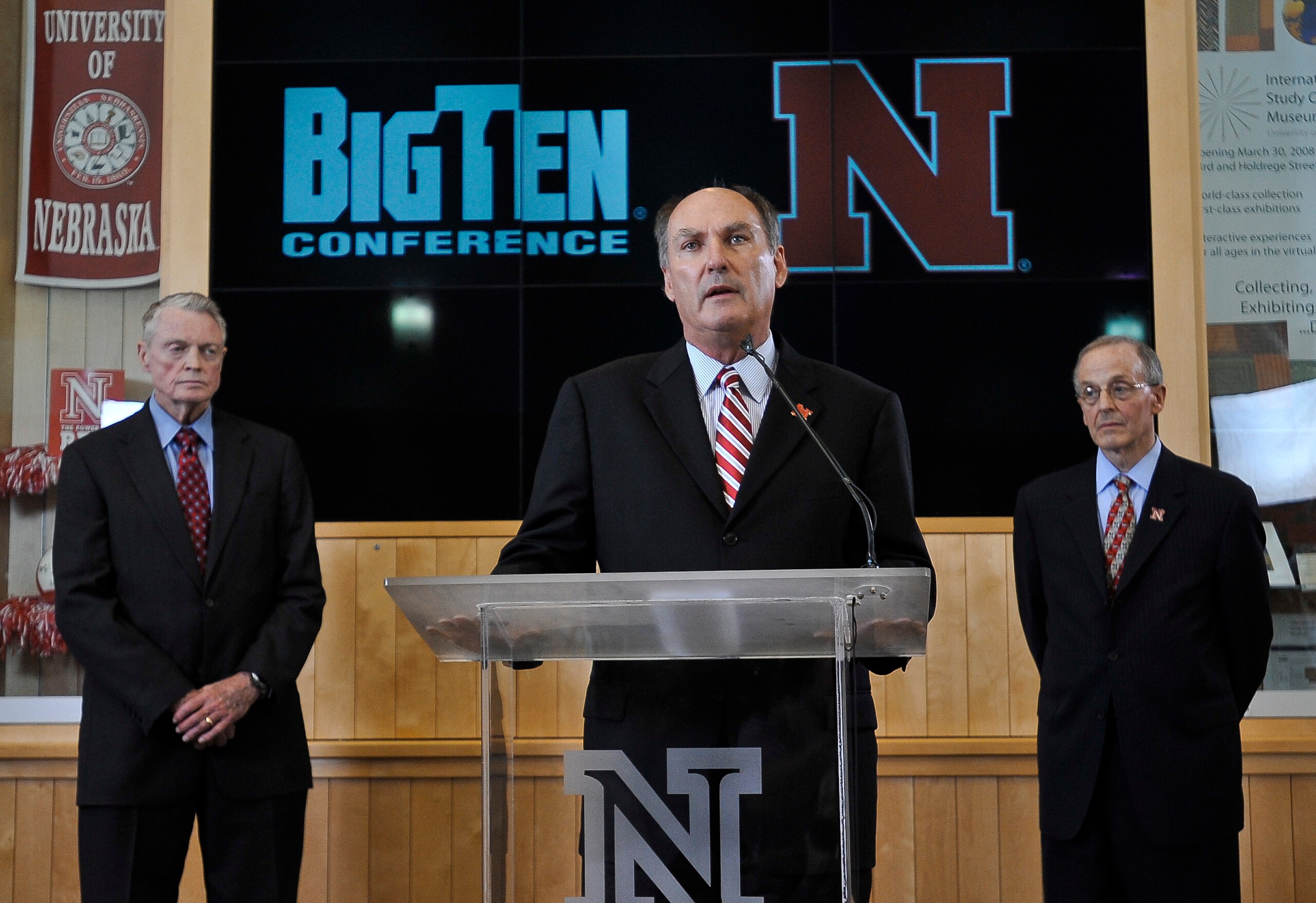 LINCOLN, NE Ð JUNE 11: Big Ten Conference Commissioner James Delany (C), flanked by (L) University of Nebraska Athletic Director Tom Osbourne and Chancellor Harvey Pearlman (R) inform members of the media that the university has accepted an invitation LINCOLN, NE Ð JUNE 11: Big Ten Conference Commissioner James Delany (C), flanked by (L) University of Nebraska Athletic Director Tom Osbourne and Chancellor Harvey Pearlman (R) inform members of the media that the university has accepted an invitation