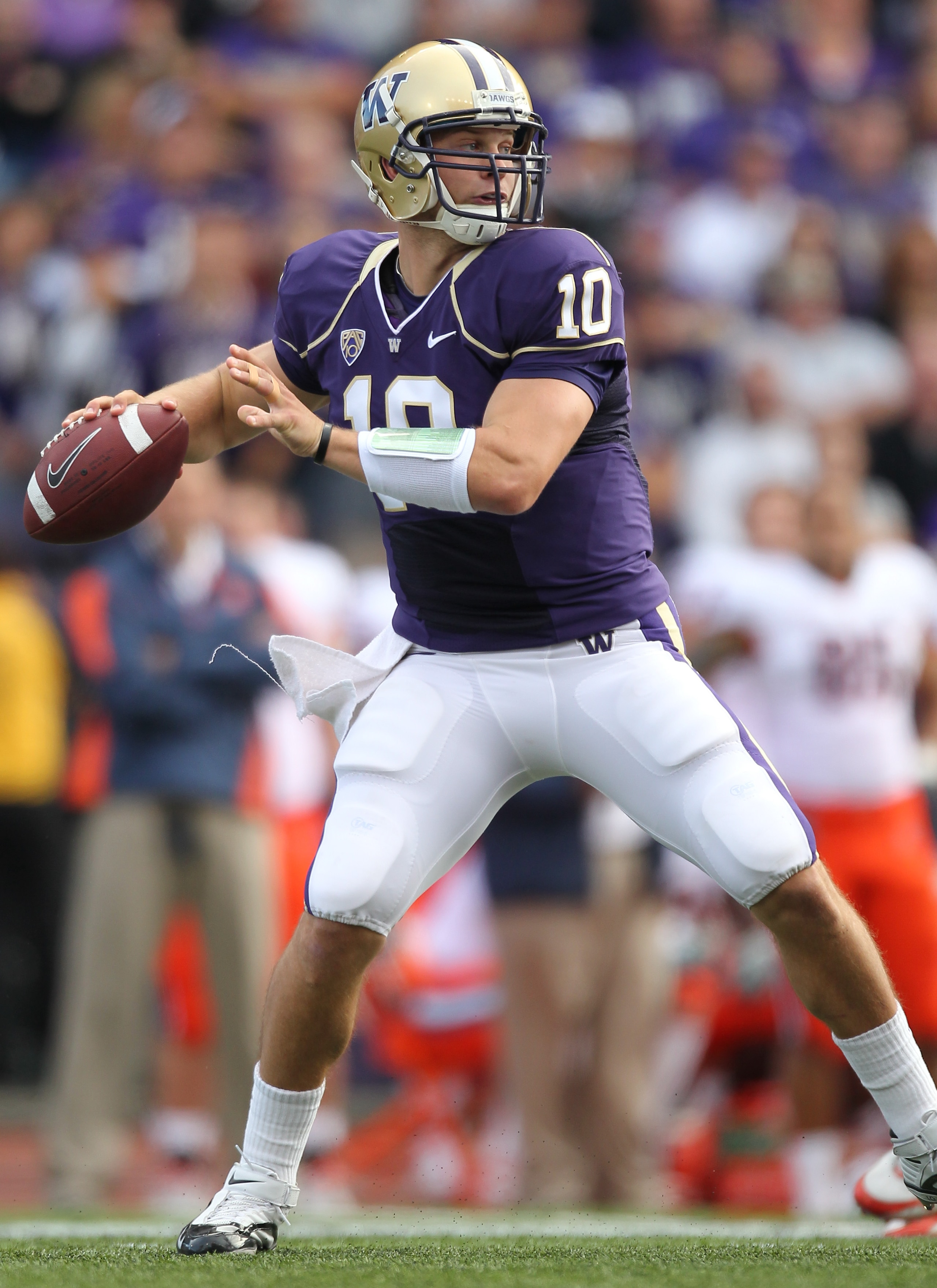 SEATTLE - SEPTEMBER 11:  Quarterback Jake Locker #10 of the Washington Huskies passes against the Syracuse Orange on September 11, 2010 at Husky Stadium in Seattle, Washington. (Photo by Otto Greule Jr/Getty Images)