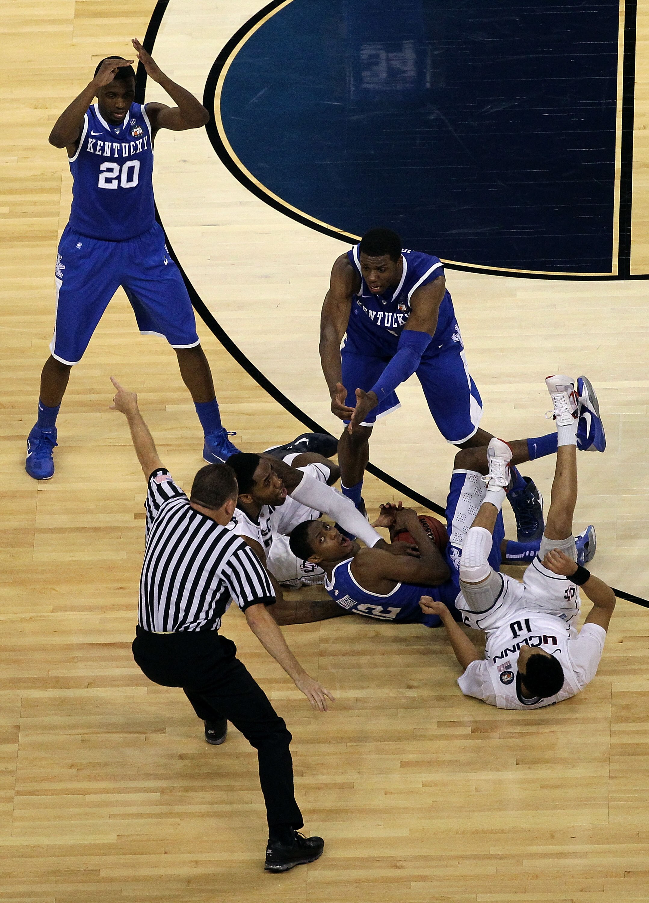 HOUSTON, TX - APRIL 02:  Brandon Knight #12 and Terrence Jones #3 of the Kentucky Wildcats fights for the ball with Shabazz Napier #13 of the Connecticut Huskies during the National Semifinal game of the 2011 NCAA Division I Men's Basketball Championship