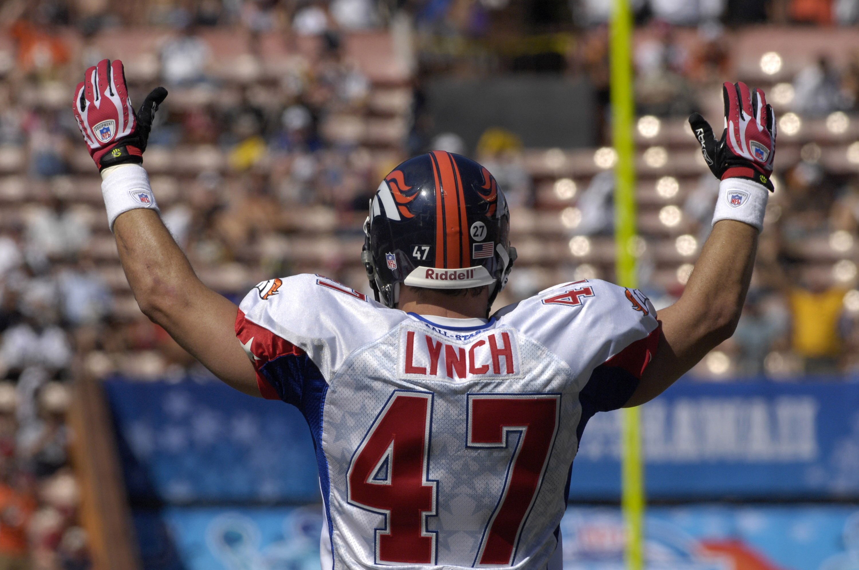 Denver Broncos safety John Lynch signals a touchdown during the NFL Pro Bowl game at Aloha Stadium in Honolulu, Hawaii on February 10, 2007  (Photo by Al Messerschmidt/Getty Images)