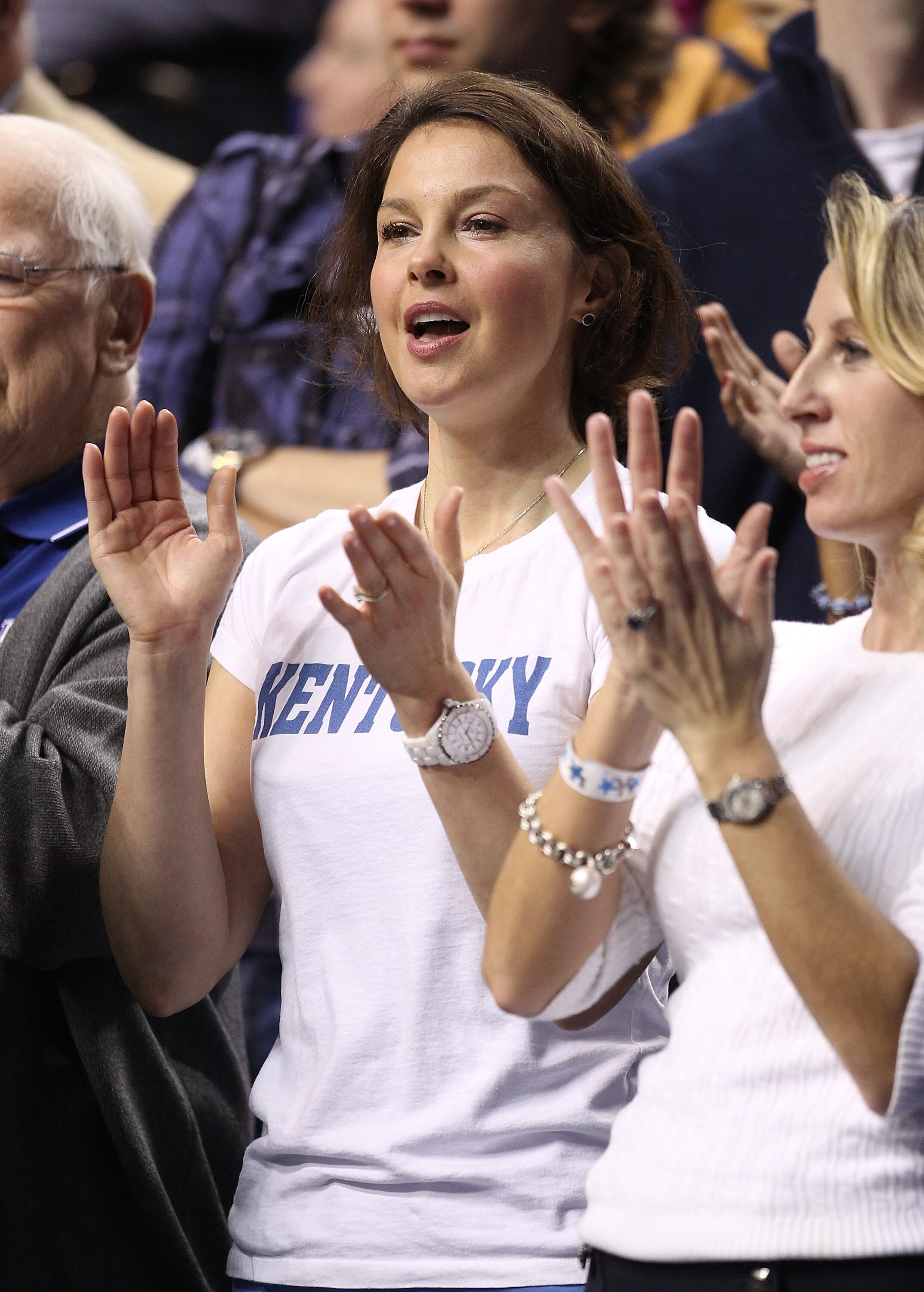 LEXINGTON, KY - JANUARY 29:  Ashley Judd cheers on the Kentucky Wildcats during the SEC game against the Georgia Bulldogs at Rupp Arena on January 29, 2011 in Lexington, Kentucky.  (Photo by Andy Lyons/Getty Images)