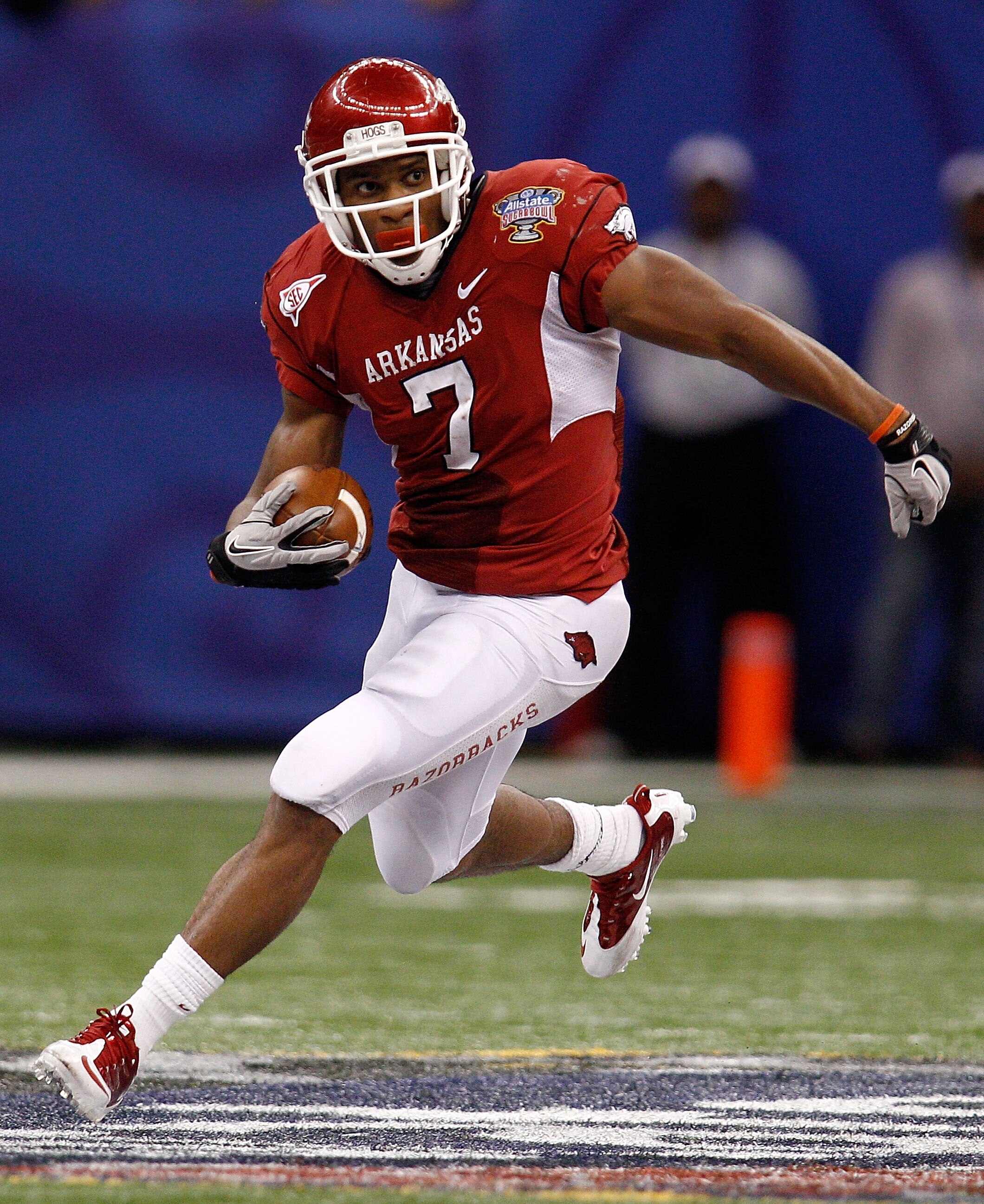 NEW ORLEANS, LA - JANUARY 04:  Knile Davis #7 of the Arkansas Razorbacks runs the ball against the Ohio State Buckeyes during the Allstate Sugar Bowl at the Louisiana Superdome on January 4, 2011 in New Orleans, Louisiana.  (Photo by Chris Graythen/Getty 