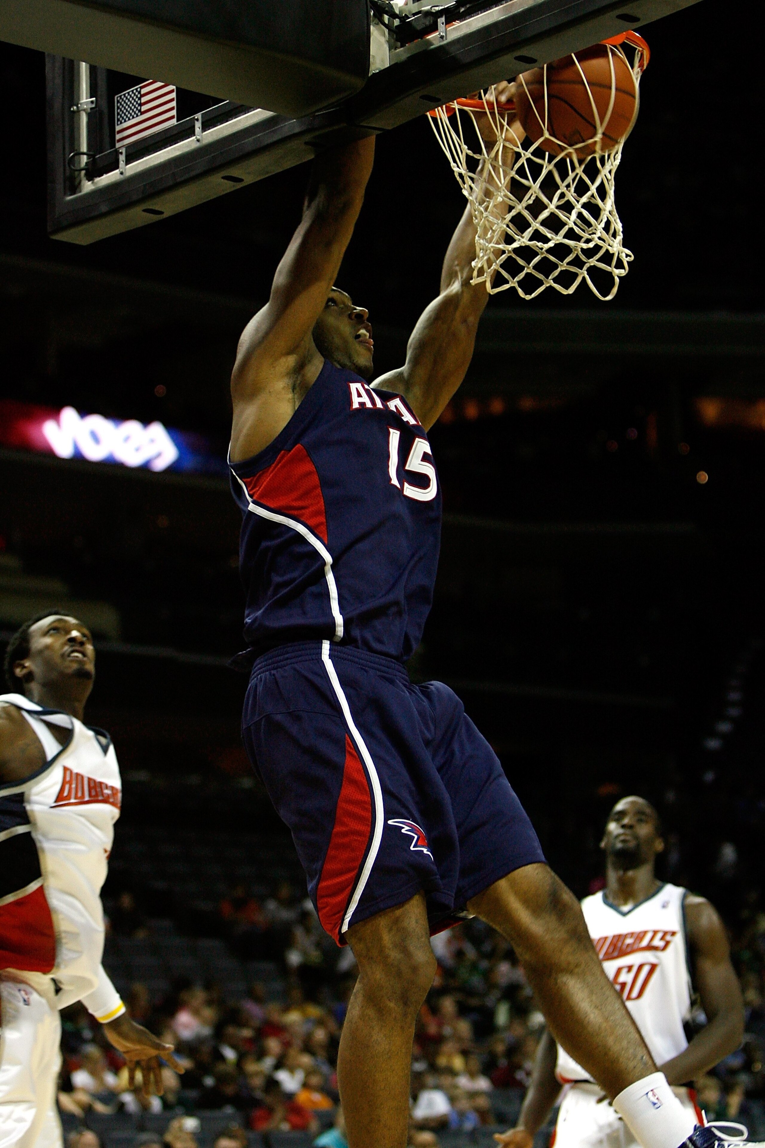 CHARLOTTE, NC - OCTOBER 18:  Al Horford #15 of the Atlanta Hawks slam dunks during the game against the Charlotte Bobcats at Charlotte Bobcats Arena on October 18, 2007 in Charlotte, North Carolina.  The Hawks won 104-98.  NOTE TO USER: User expressly ack