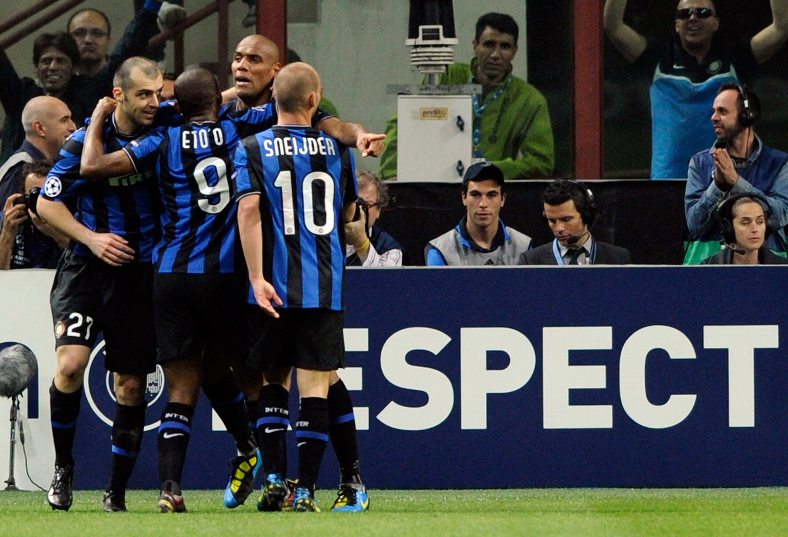 MILAN, ITALY - APRIL 20: Maicon (2nd R) of Inter Milan celebrates his 2:1 goal with teammates Goran Pandev, Samuel Eto'o and Wesley Sneijder during the UEFA Champions League Semi Final First Leg match between Inter Milan and Barcelona at Giuseppe Meazza MILAN, ITALY - APRIL 20: Maicon (2nd R) of Inter Milan celebrates his 2:1 goal with teammates Goran Pandev, Samuel Eto'o and Wesley Sneijder during the UEFA Champions League Semi Final First Leg match between Inter Milan and Barcelona at Giuseppe Meazza