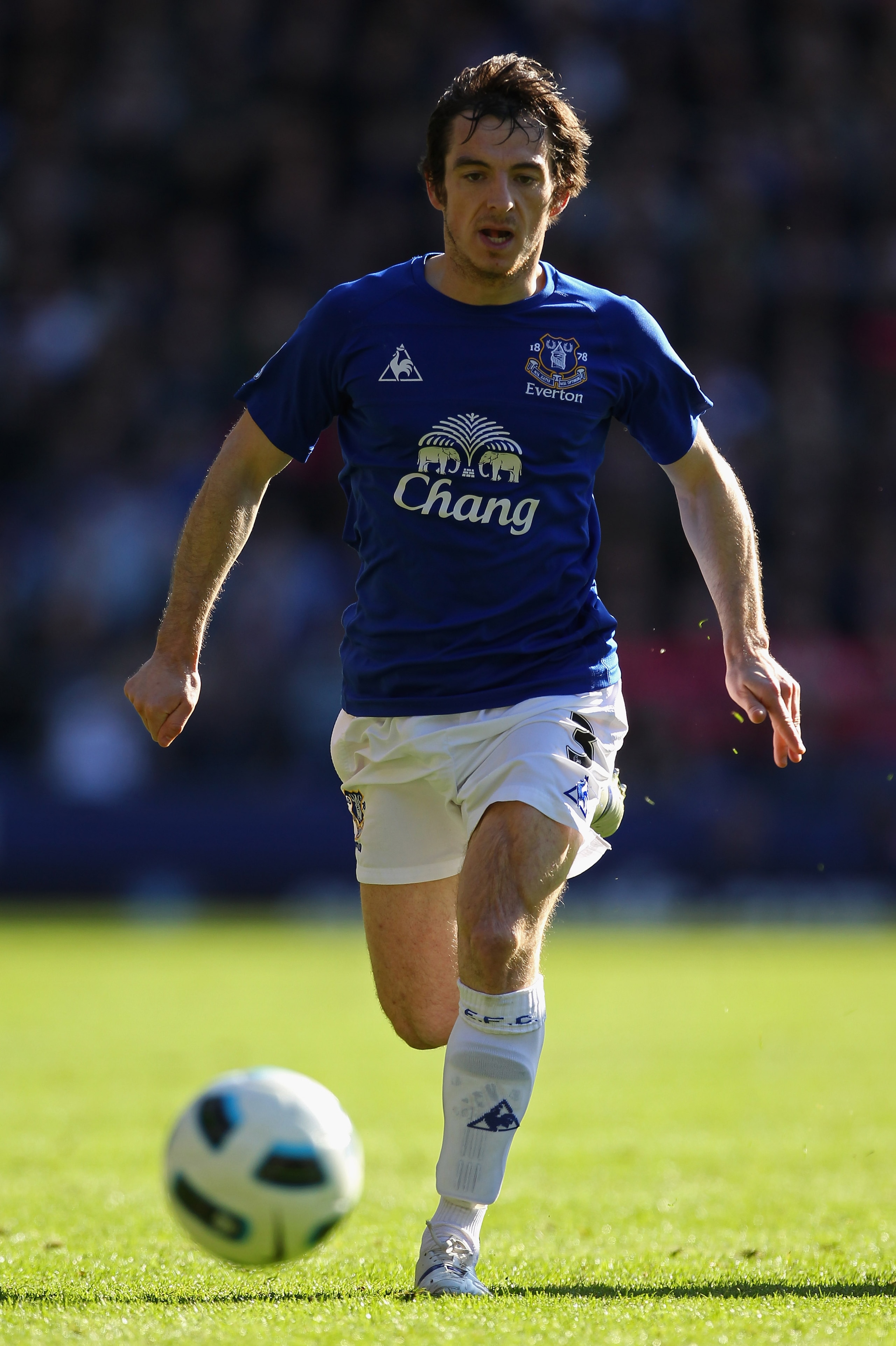 LIVERPOOL, ENGLAND - APRIL 02: Leighton Baines of Everton chases the ball during the Barclays Premier League match between Everton and Aston Villa at Goodison Park on April 2, 2011 in Liverpool, England. (Photo by Alex Livesey/Getty Images) LIVERPOOL, ENGLAND - APRIL 02: Leighton Baines of Everton chases the ball during the Barclays Premier League match between Everton and Aston Villa at Goodison Park on April 2, 2011 in Liverpool, England. (Photo by Alex Livesey/Getty Images)