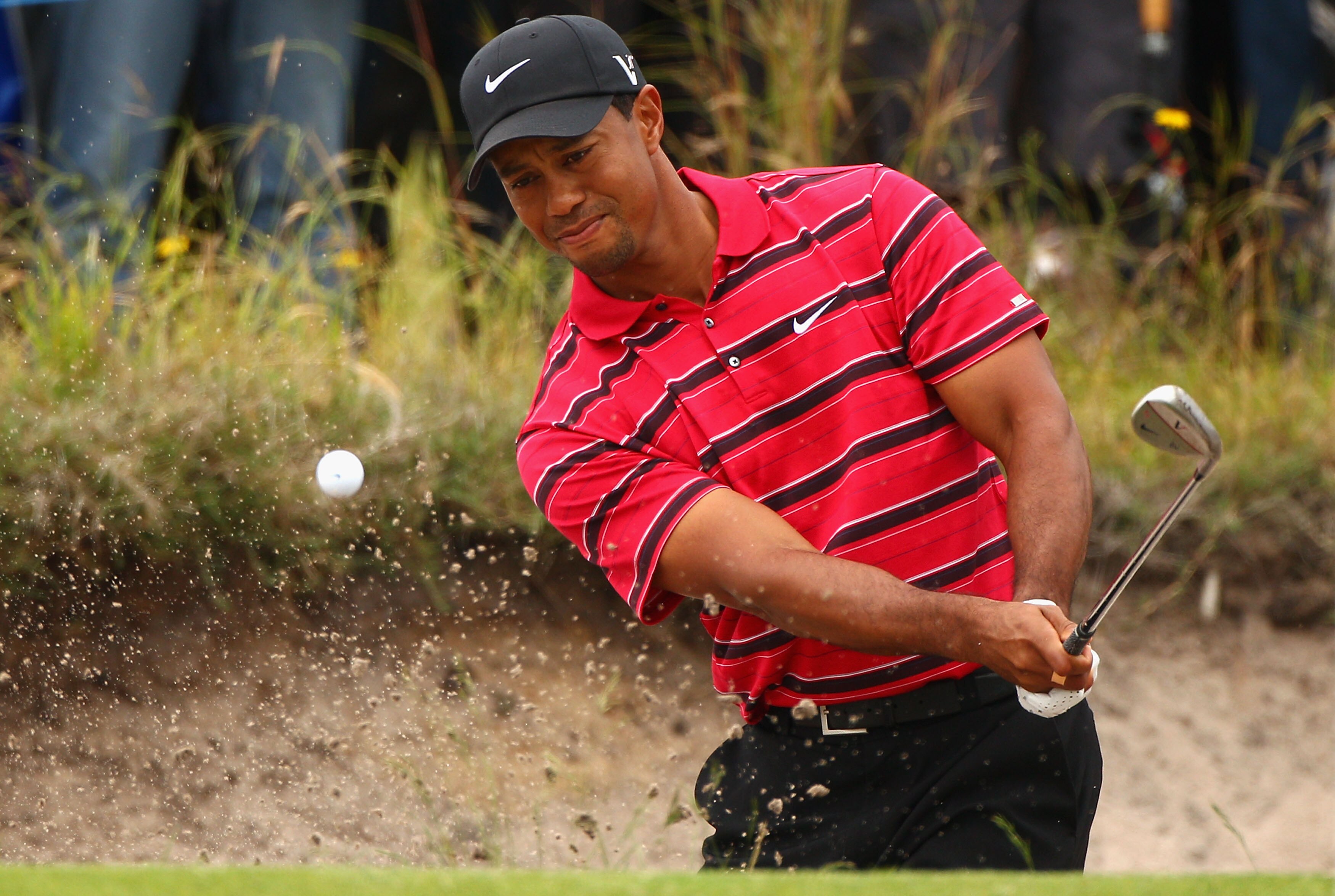MELBOURNE, AUSTRALIA - NOVEMBER 14:  Tiger Woods of the USA chips in out of the bunker on the 2nd hole during round four of the Australian Masters at The Victoria Golf Club on November 14, 2010 in Melbourne, Australia.  (Photo by Ryan Pierse/Getty Images)