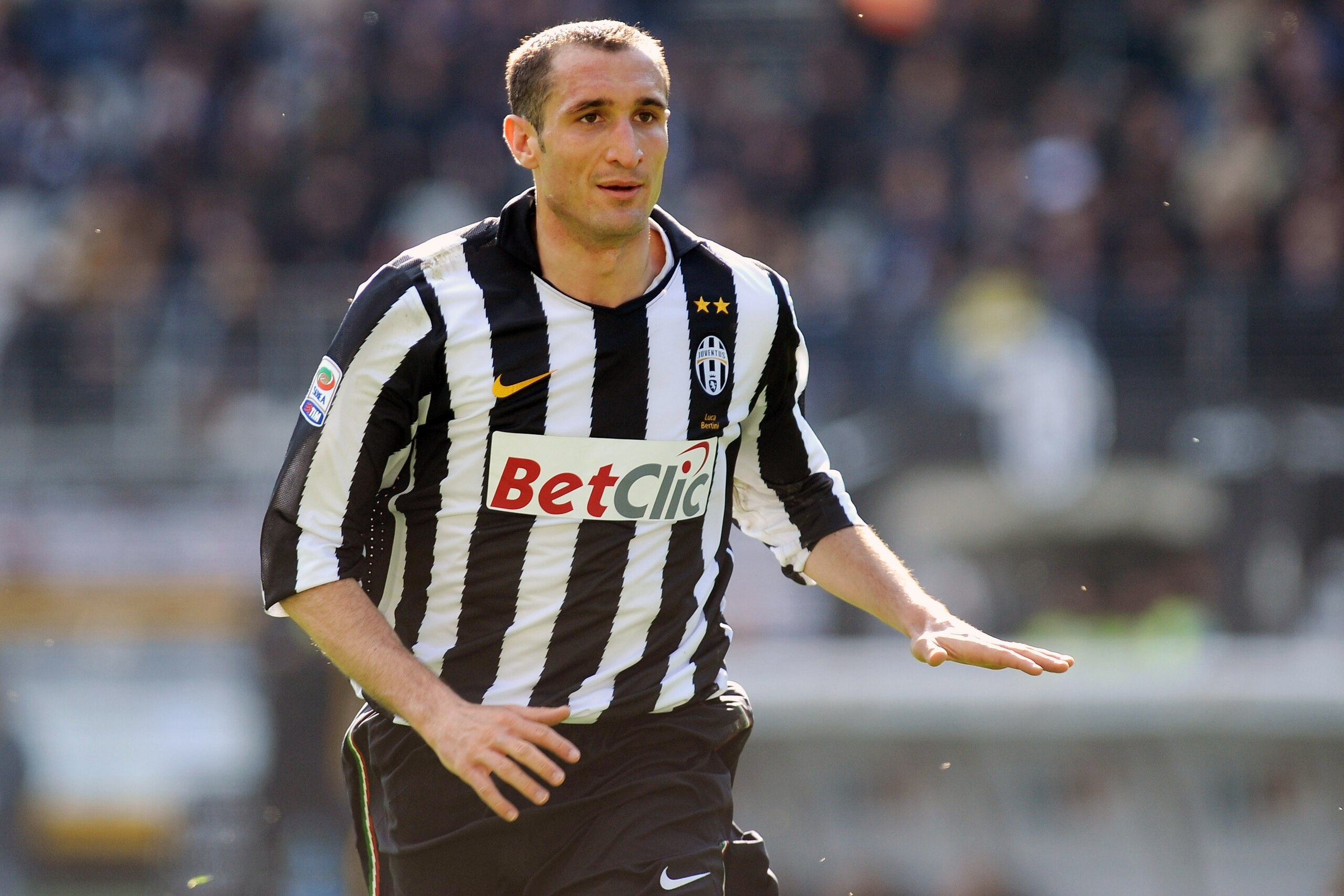 TURIN, ITALY - MARCH 20: Giorgio Chiellini of Juventus FC looks on during the Serie A match between Juventus FC and Brescia Calcio at Olimpico Stadium on March 20, 2011 in Turin, Italy. (Photo by Valerio Pennicino/Getty Images) TURIN, ITALY - MARCH 20: Giorgio Chiellini of Juventus FC looks on during the Serie A match between Juventus FC and Brescia Calcio at Olimpico Stadium on March 20, 2011 in Turin, Italy. (Photo by Valerio Pennicino/Getty Images)