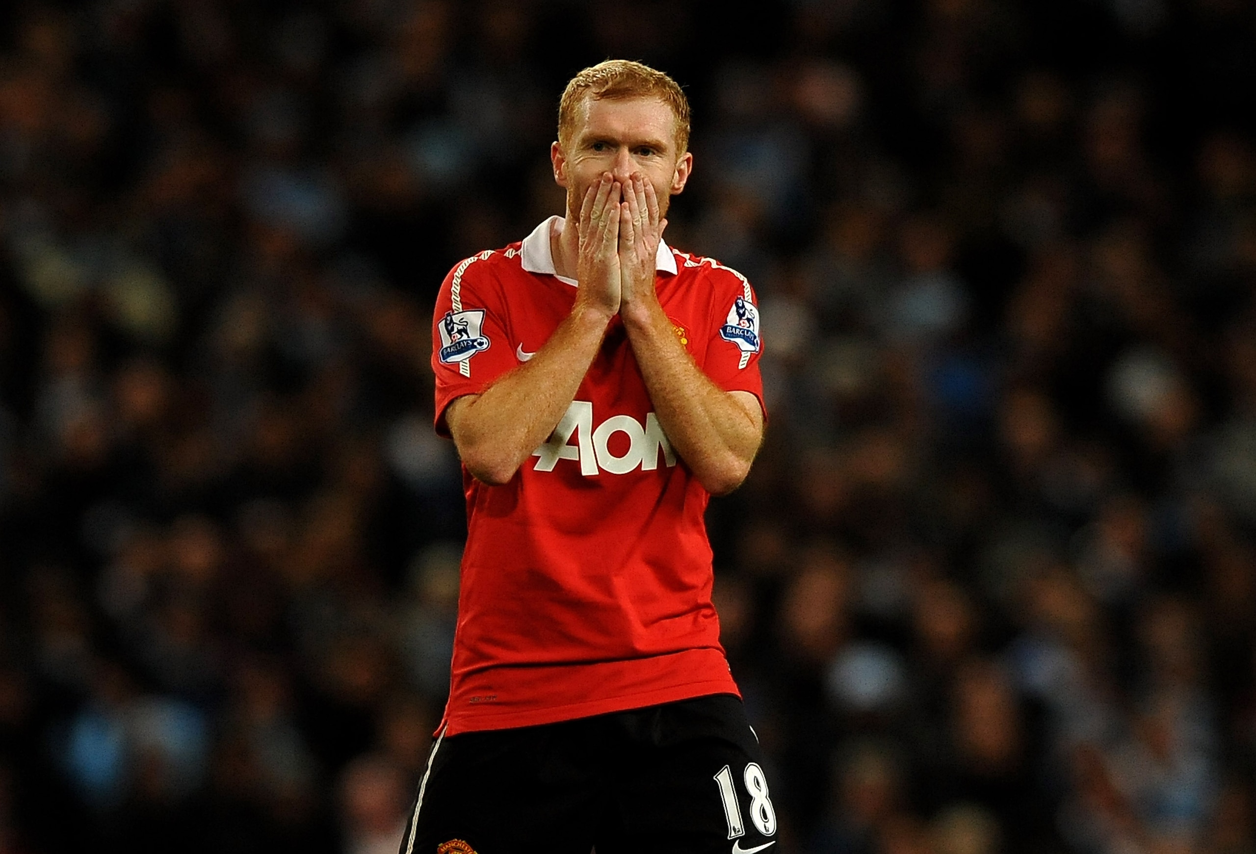 MANCHESTER, ENGLAND - NOVEMBER 10:  Paul Scholes of Manchester United reacts to a missed chance during the Barclays Premier League match between Manchester City and Manchester United at the City of Manchester Stadium on November 10, 2010 in Manchester, En