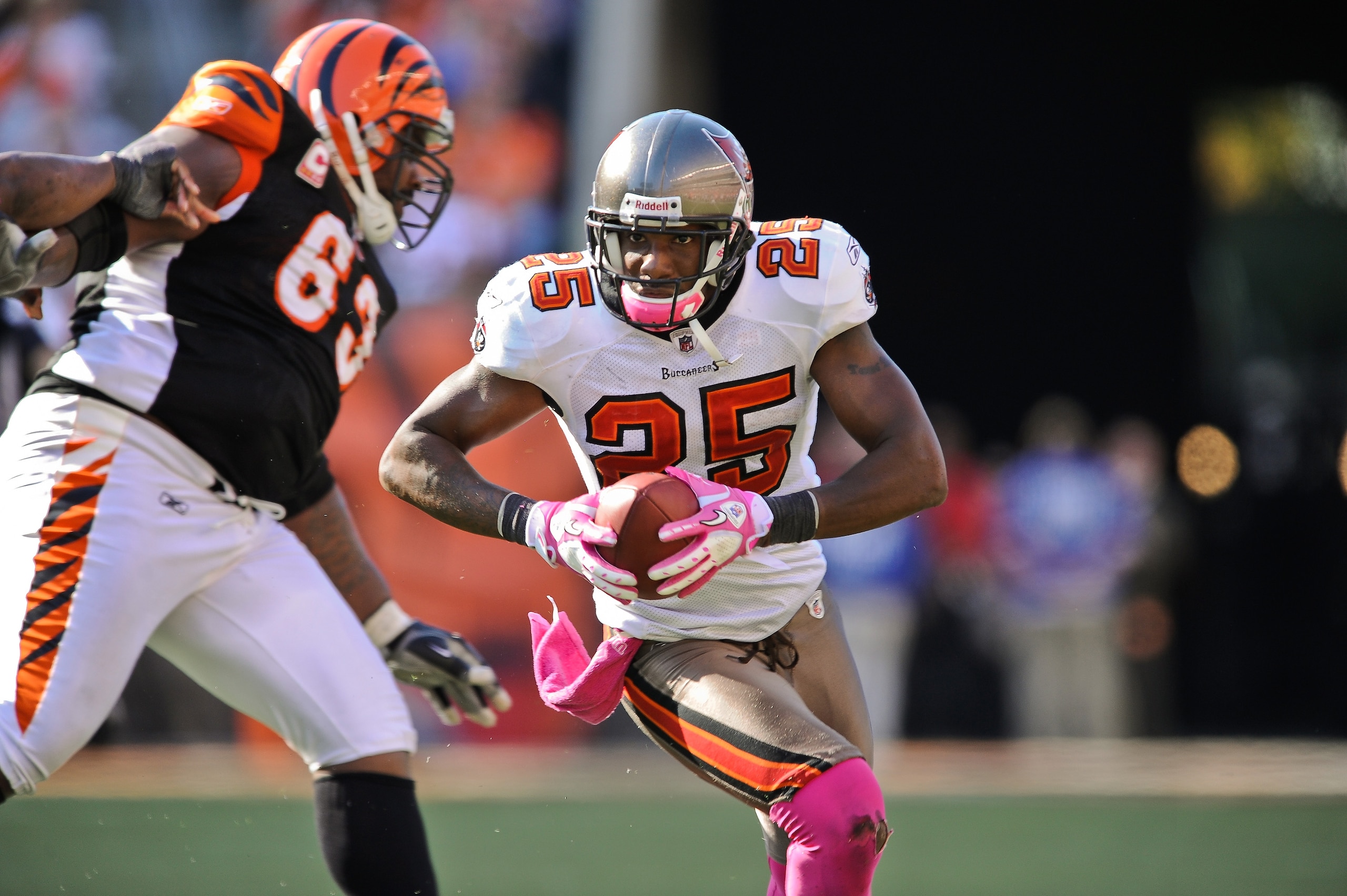 CINCINNATI, OH - OCTOBER 10: Aqib Talib #25 of the Tampa Bay Buccaneers returns an interception against the Cincinnati Bengals at Paul Brown Stadium on October 10, 2010 in Cincinnati, Ohio. (Photo by Jamie Sabau/Getty Images) CINCINNATI, OH - OCTOBER 10: Aqib Talib #25 of the Tampa Bay Buccaneers returns an interception against the Cincinnati Bengals at Paul Brown Stadium on October 10, 2010 in Cincinnati, Ohio. (Photo by Jamie Sabau/Getty Images)
