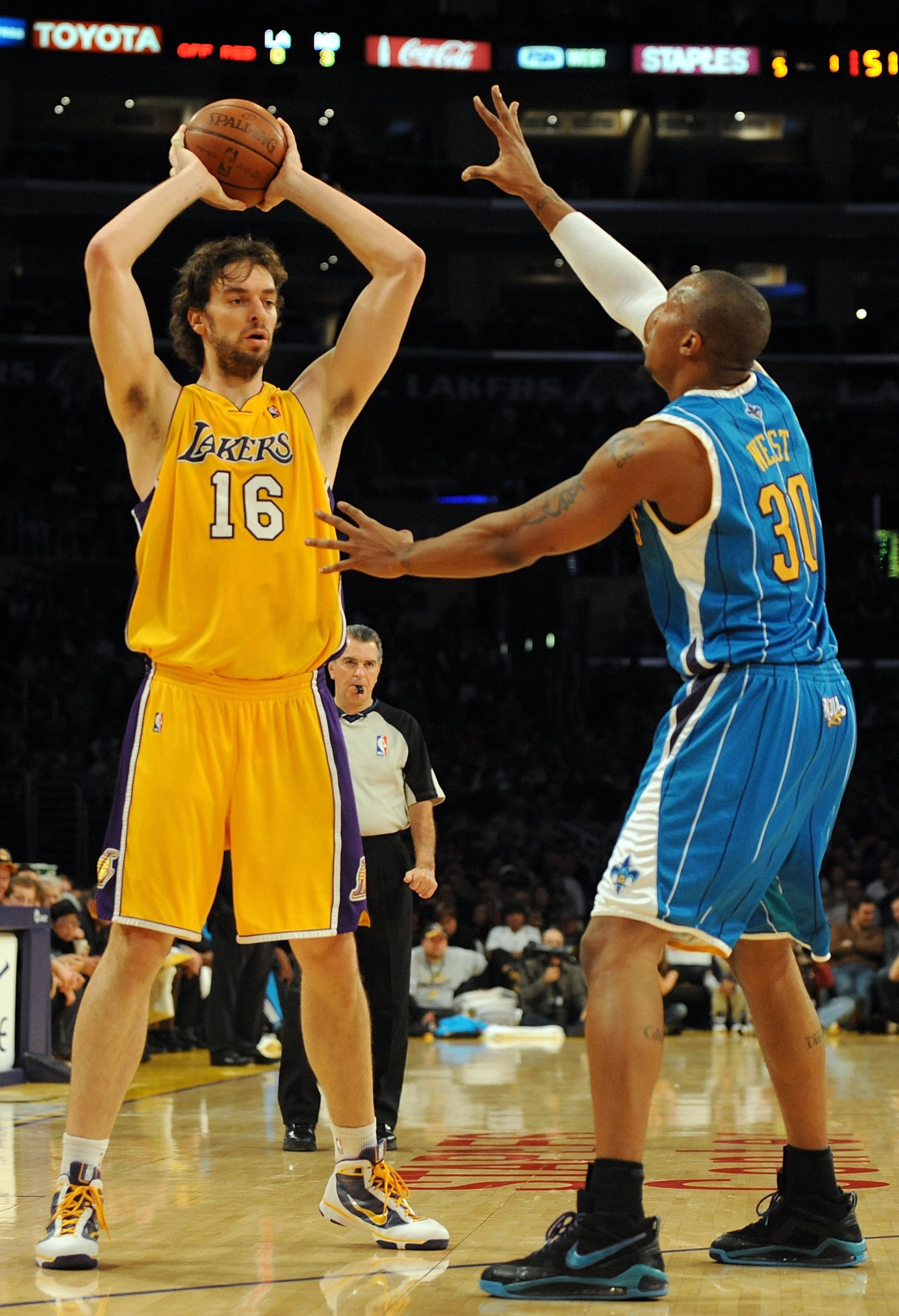 LOS ANGELES, CA - DECEMBER 01: Pau Gasol #16 of the Los Angeles Lakers looks to pass in front of David West #30 of the New Orleans Hornets at Staples Center on December 1, 2009 in Los Angeles, California. (Photo by Harry How/Getty Images) NOTE TO USER: LOS ANGELES, CA - DECEMBER 01: Pau Gasol #16 of the Los Angeles Lakers looks to pass in front of David West #30 of the New Orleans Hornets at Staples Center on December 1, 2009 in Los Angeles, California. (Photo by Harry How/Getty Images) NOTE TO USER: