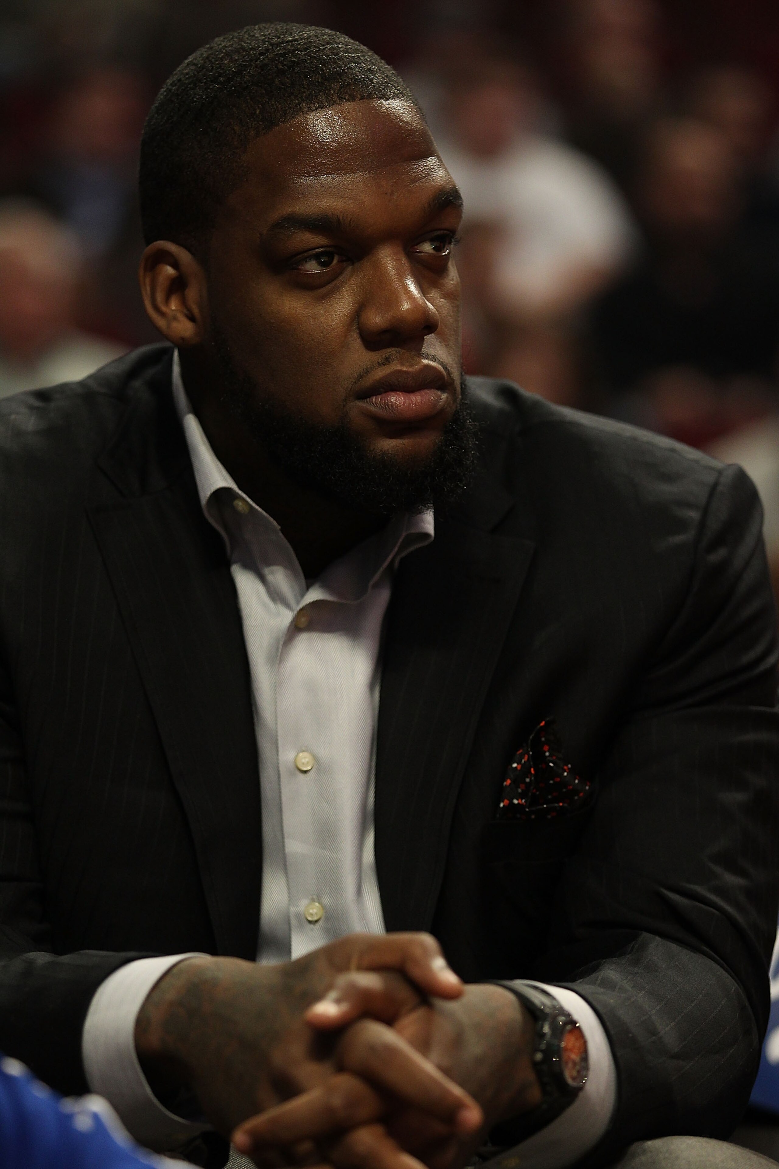 CHICAGO - NOVEMBER 04: Eddy Curry of the New York Knicks sits on the bench and watches his teammates take on the Chicago Bulls at the United Center on November 4, 2010 in Chicago, Illinois. NOTE TO USER: User expressly acknowledges and agrees that, by dow CHICAGO - NOVEMBER 04: Eddy Curry of the New York Knicks sits on the bench and watches his teammates take on the Chicago Bulls at the United Center on November 4, 2010 in Chicago, Illinois. NOTE TO USER: User expressly acknowledges and agrees that, by dow