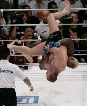 Kevin Randleman suplexes Fedor Emelianenko