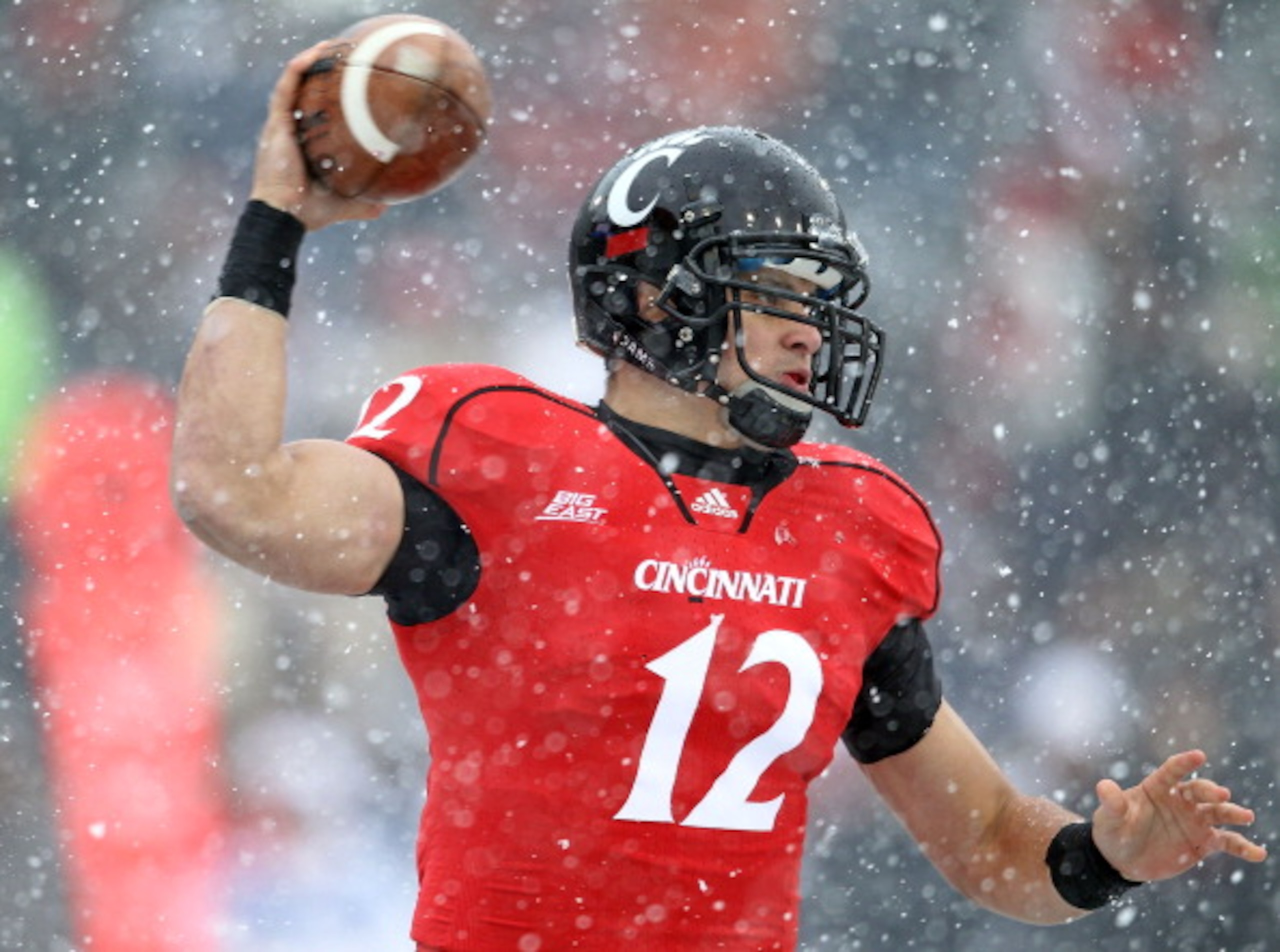 CINCINNATI, OH - DECEMBER 04:  Zach Collaros #12 of the Cincinnati Bearcats throws the ball  during the Big East Conference game against the Pittsburgh Panthers at Nippert Stadium on December 4, 2010 in Cincinnati, Ohio. Pittsburgh won 28-10.  (Photo by A