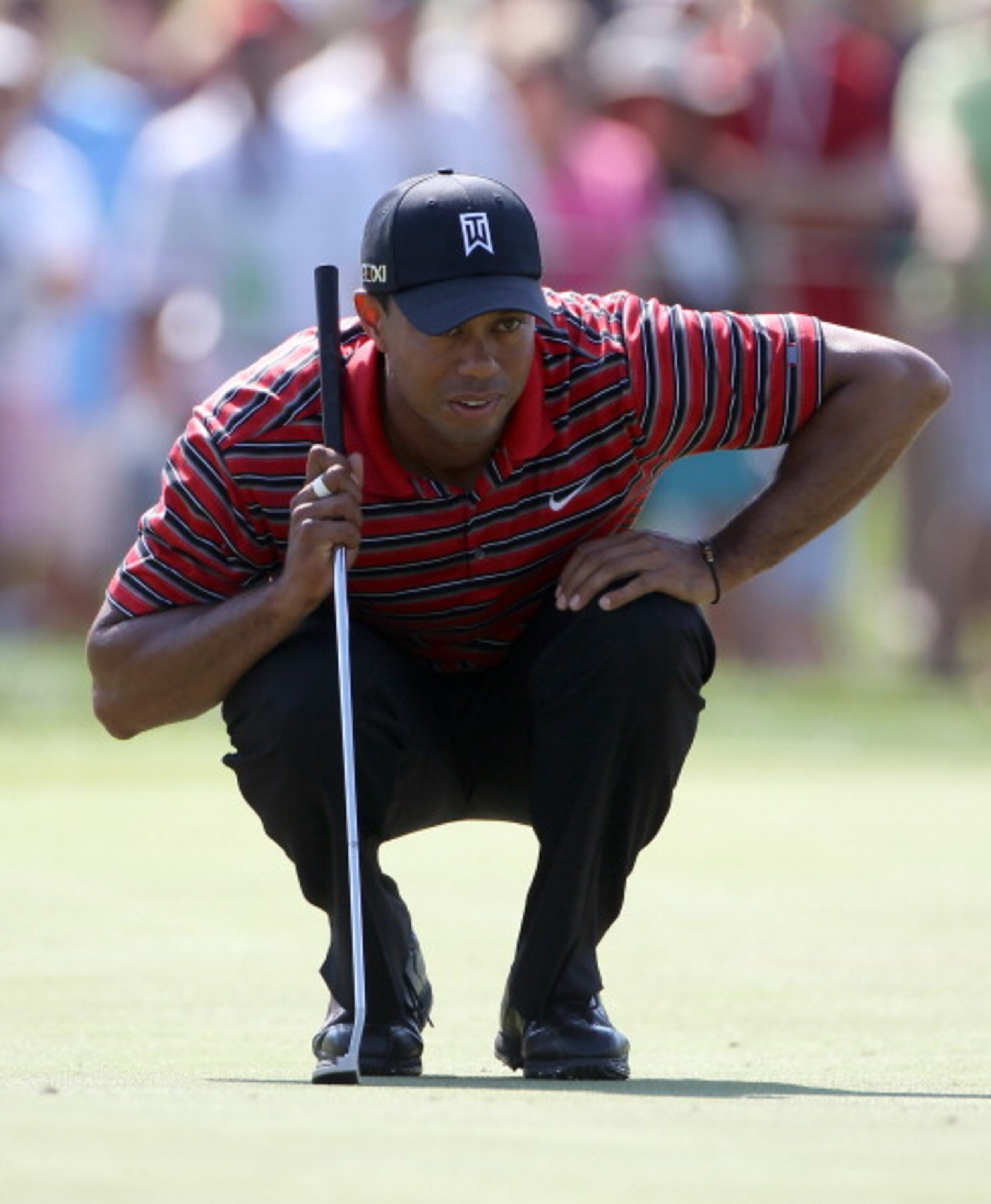 ORLANDO, FL - MARCH 27:  Tiger Woods plays a shot on the 3rd hole during the final round of the Arnold Palmer Invitational presented by MasterCard at the Bay Hill Club and Lodge on March 27, 2011 in Orlando, Florida.  (Photo by Sam Greenwood/Getty Images)