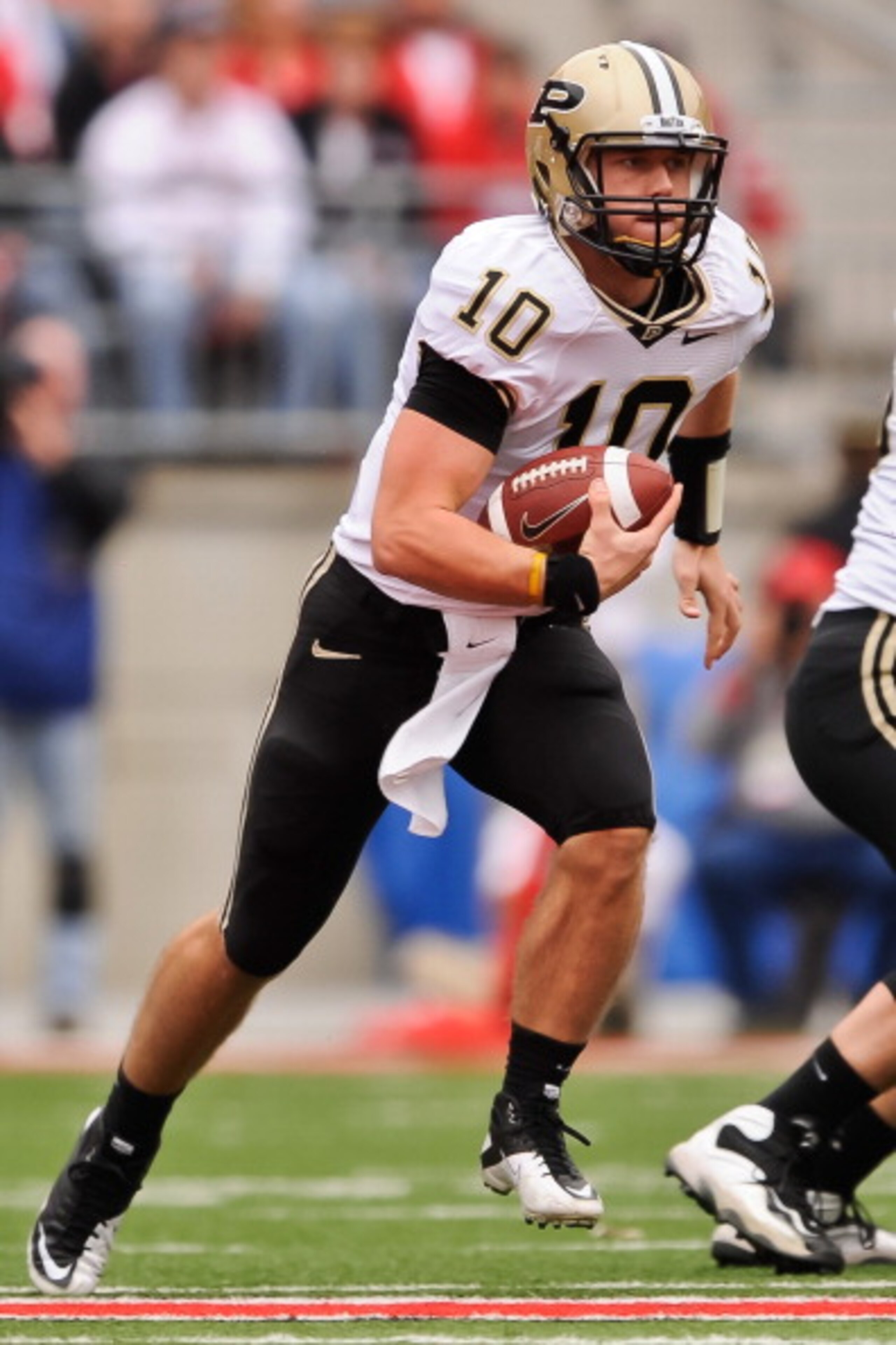 COLUMBUS, OH - OCTOBER 23:  Quarterback Sean Robinson #10 of the Purdue Boilermakers runs with the ball against the Ohio State Buckeyes at Ohio Stadium on October 23, 2010 in Columbus, Ohio.  (Photo by Jamie Sabau/Getty Images)