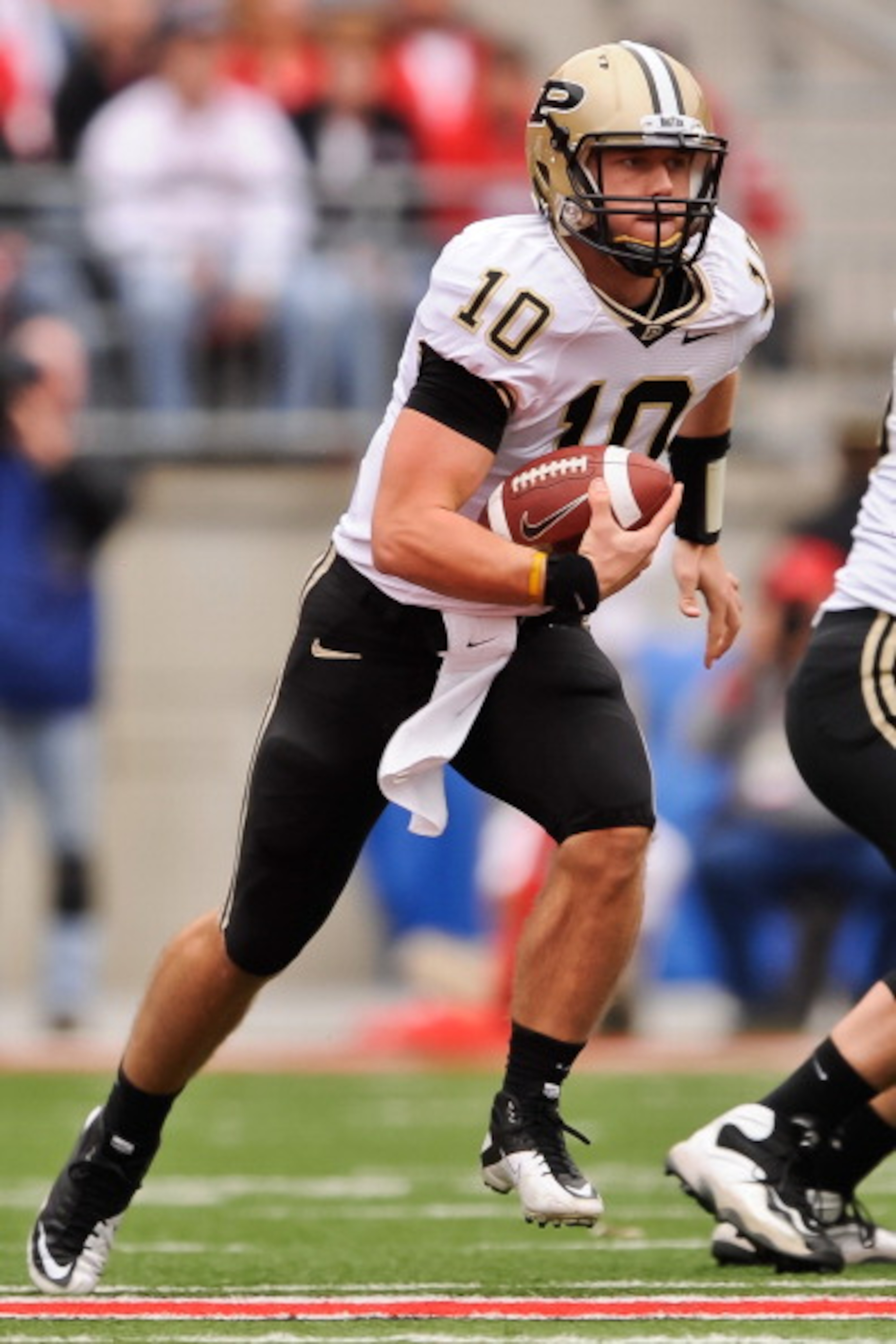 COLUMBUS, OH - OCTOBER 23:  Quarterback Sean Robinson #10 of the Purdue Boilermakers runs with the ball against the Ohio State Buckeyes at Ohio Stadium on October 23, 2010 in Columbus, Ohio.  (Photo by Jamie Sabau/Getty Images)