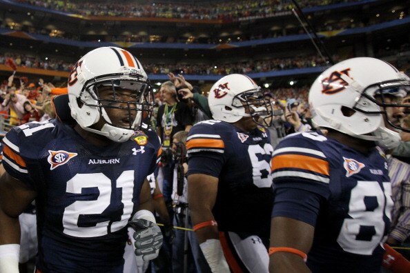 GLENDALE, AZ - JANUARY 10:  Eltoro Freeman #21, Chad Slade #62 and Travante Stallworth #85 of the Auburn Tigers take the field against the Oregon Ducks during the Tostitos BCS National Championship Game at University of Phoenix Stadium on January 10, 2011