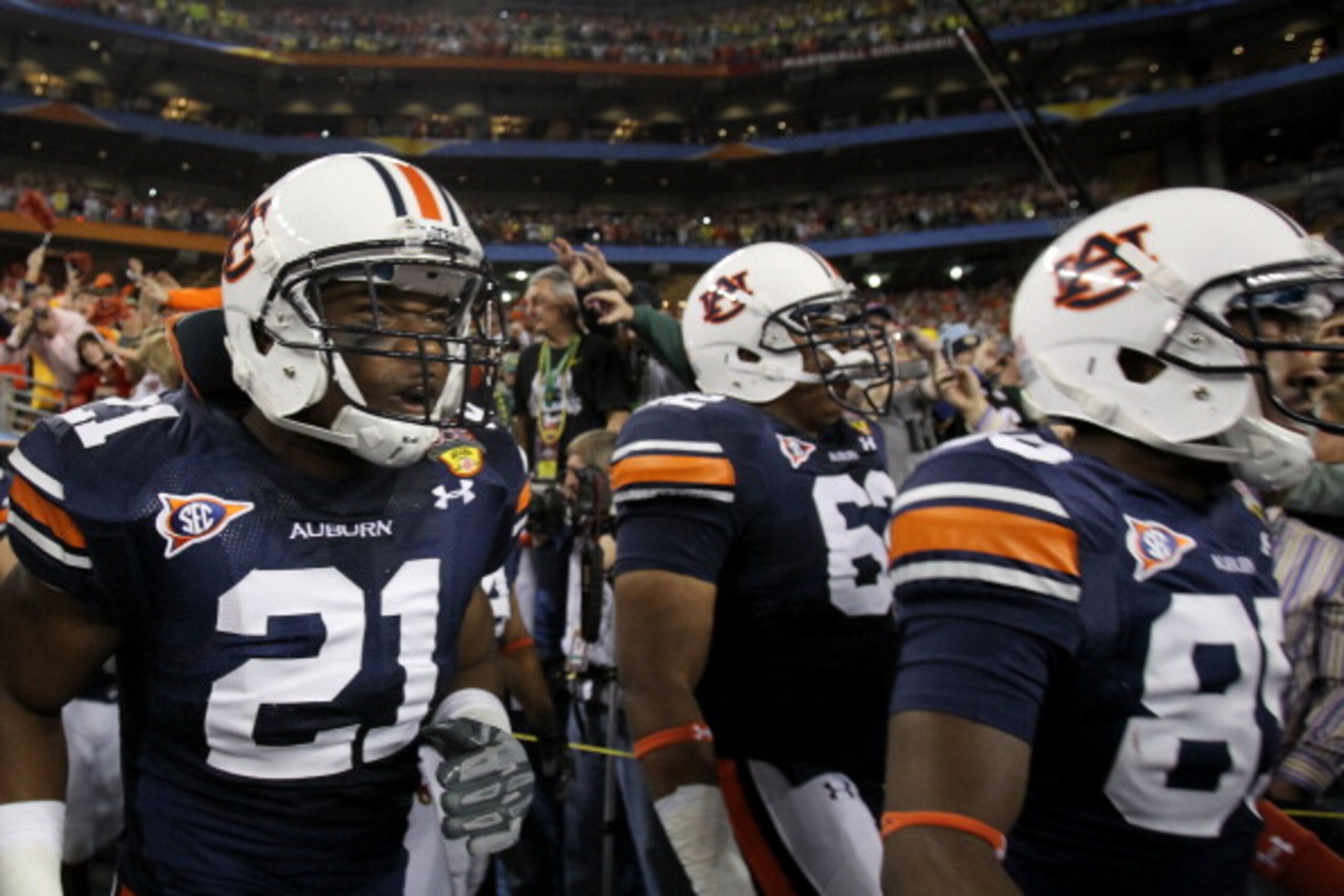 GLENDALE, AZ - JANUARY 10: Eltoro Freeman #21, Chad Slade #62 and Travante Stallworth #85 of the Auburn Tigers take the field against the Oregon Ducks during the Tostitos BCS National Championship Game at University of Phoenix Stadium on January 10, 2011 GLENDALE, AZ - JANUARY 10: Eltoro Freeman #21, Chad Slade #62 and Travante Stallworth #85 of the Auburn Tigers take the field against the Oregon Ducks during the Tostitos BCS National Championship Game at University of Phoenix Stadium on January 10, 2011