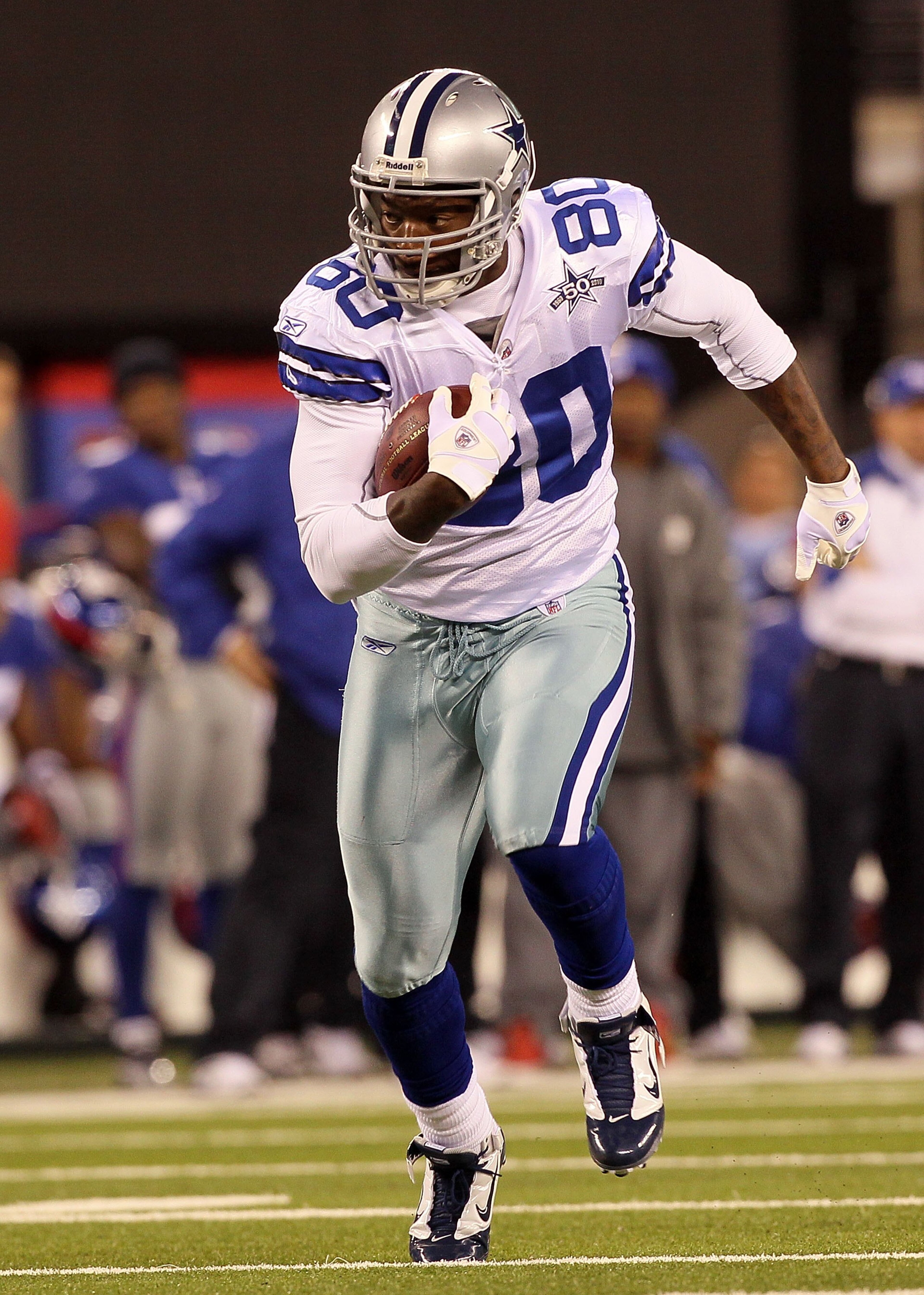 EAST RUTHERFORD, NJ - NOVEMBER 14: Martellus Bennett #80 of the Dallas Cowboys runs against the New York Giants on November 14, 2010 at the New Meadowlands Stadium in East Rutherford, New Jersey.  (Photo by Jim McIsaac/Getty Images)