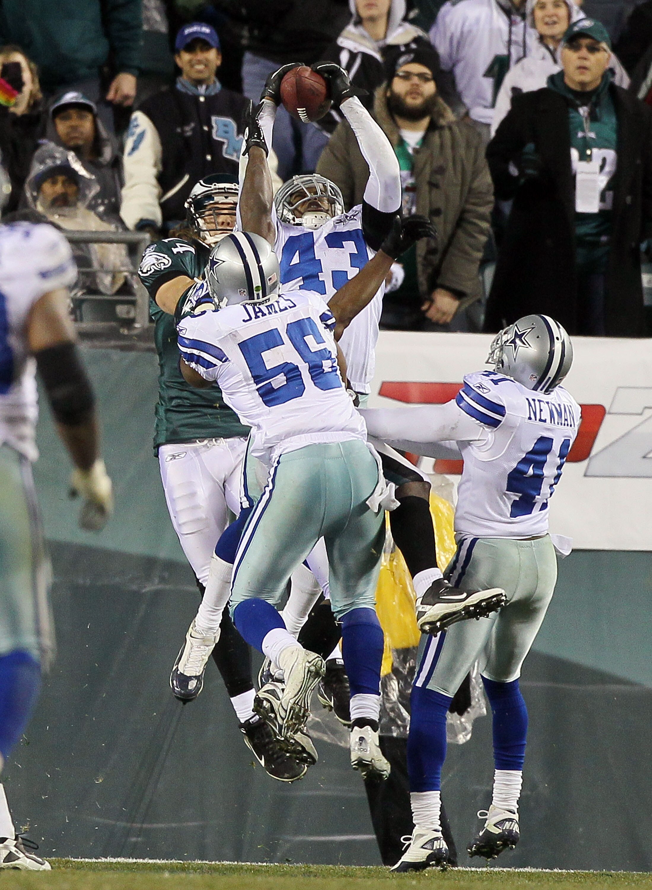 PHILADELPHIA, PA - JANUARY 02:  Gerald Sensabaugh #43 of the Dallas Cowboys intercepts a pass intended for Jason Avant #81 of the Philadelphia Eagles at Lincoln Financial Field on January 2, 2011 in Philadelphia, Pennsylvania.  (Photo by Jim McIsaac/Getty