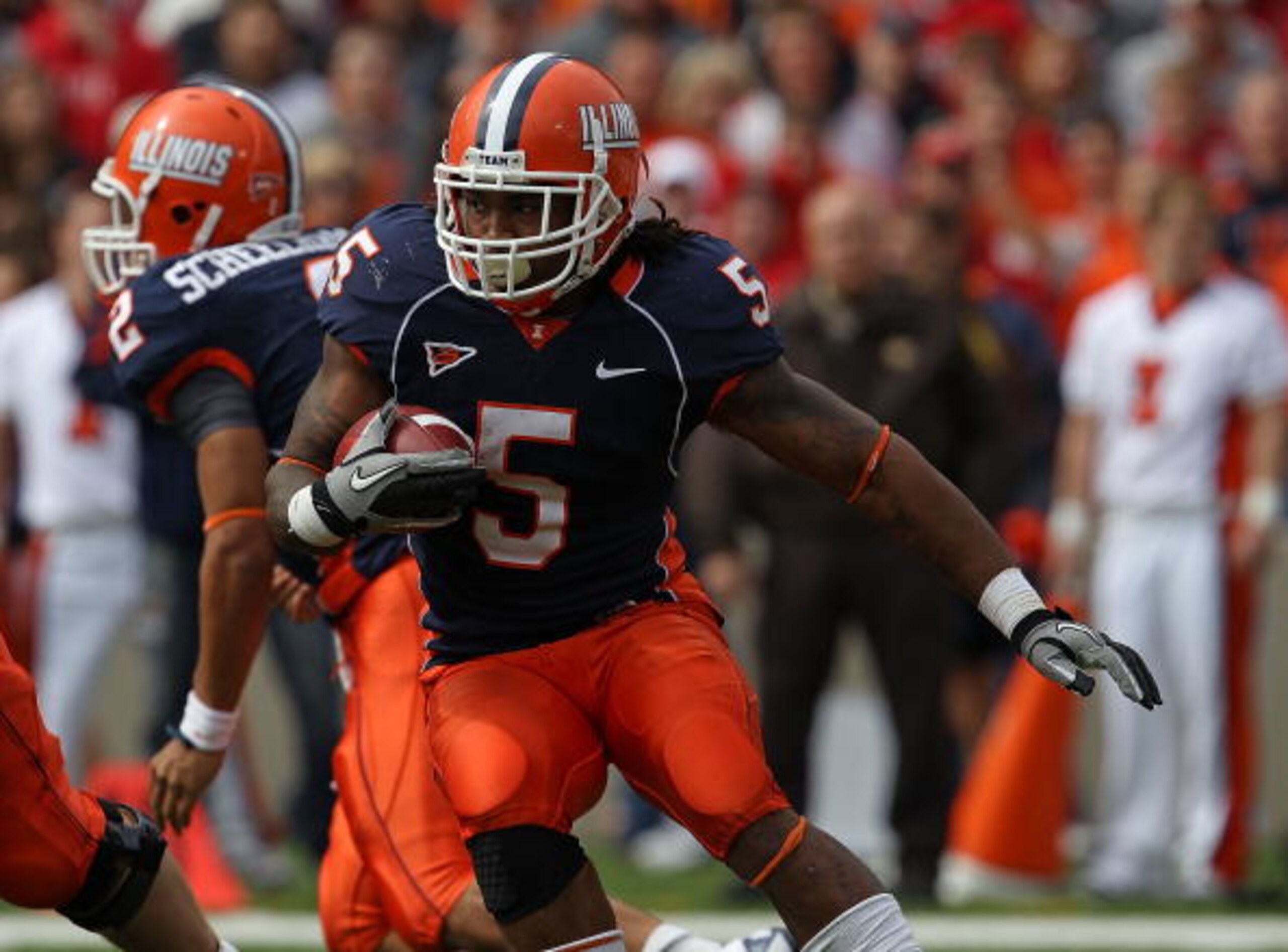 CHAMPAIGN, IL - OCTOBER 02: Mikel Leshoure #5 of the Illinois Fighting Illini runs against the Ohio State Buckeyes at Memorial Stadium on October 2, 2010 in Champaign, Illinois. Ohio State defeated Illinois 24-13. (Photo by Jonathan Daniel/Getty Images) CHAMPAIGN, IL - OCTOBER 02: Mikel Leshoure #5 of the Illinois Fighting Illini runs against the Ohio State Buckeyes at Memorial Stadium on October 2, 2010 in Champaign, Illinois. Ohio State defeated Illinois 24-13. (Photo by Jonathan Daniel/Getty Images)