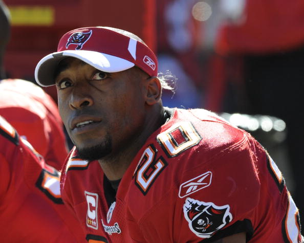 TAMPA, FL - NOVEMBER 16: Cornerback Ronde Barber #20 of the Tampa Bay Buccaneers watches play against the Minnesota Vikings at Raymond James Stadium on November 16, 2008 in Tampa, Florida.  (Photo by Al Messerschmidt/Getty Images)