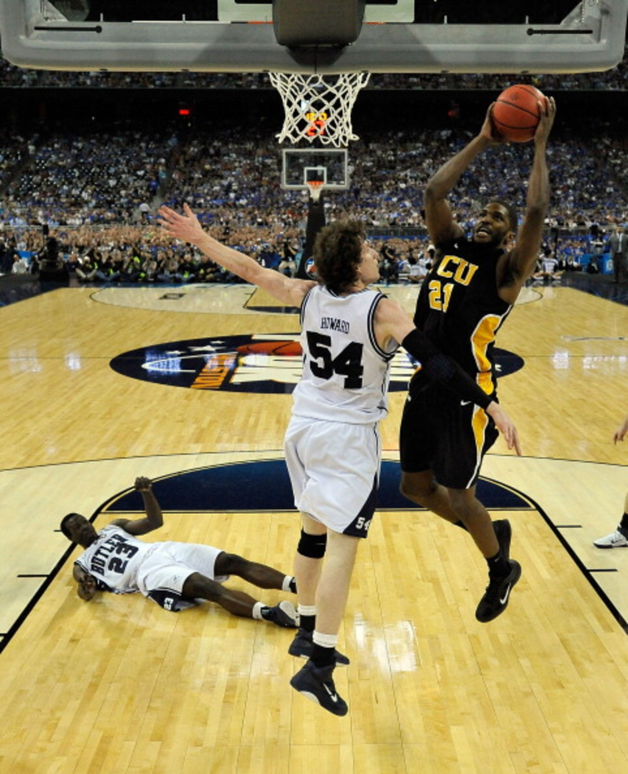 HOUSTON, TX - APRIL 02:  Jamie Skeen #21 of the Virginia Commonwealth Rams goes to the hoop against Matt Howard #54 of the Butler Bulldogs during the National Semifinal game of the 2011 NCAA Division I Men's Basketball Championship at Reliant Stadium on A
