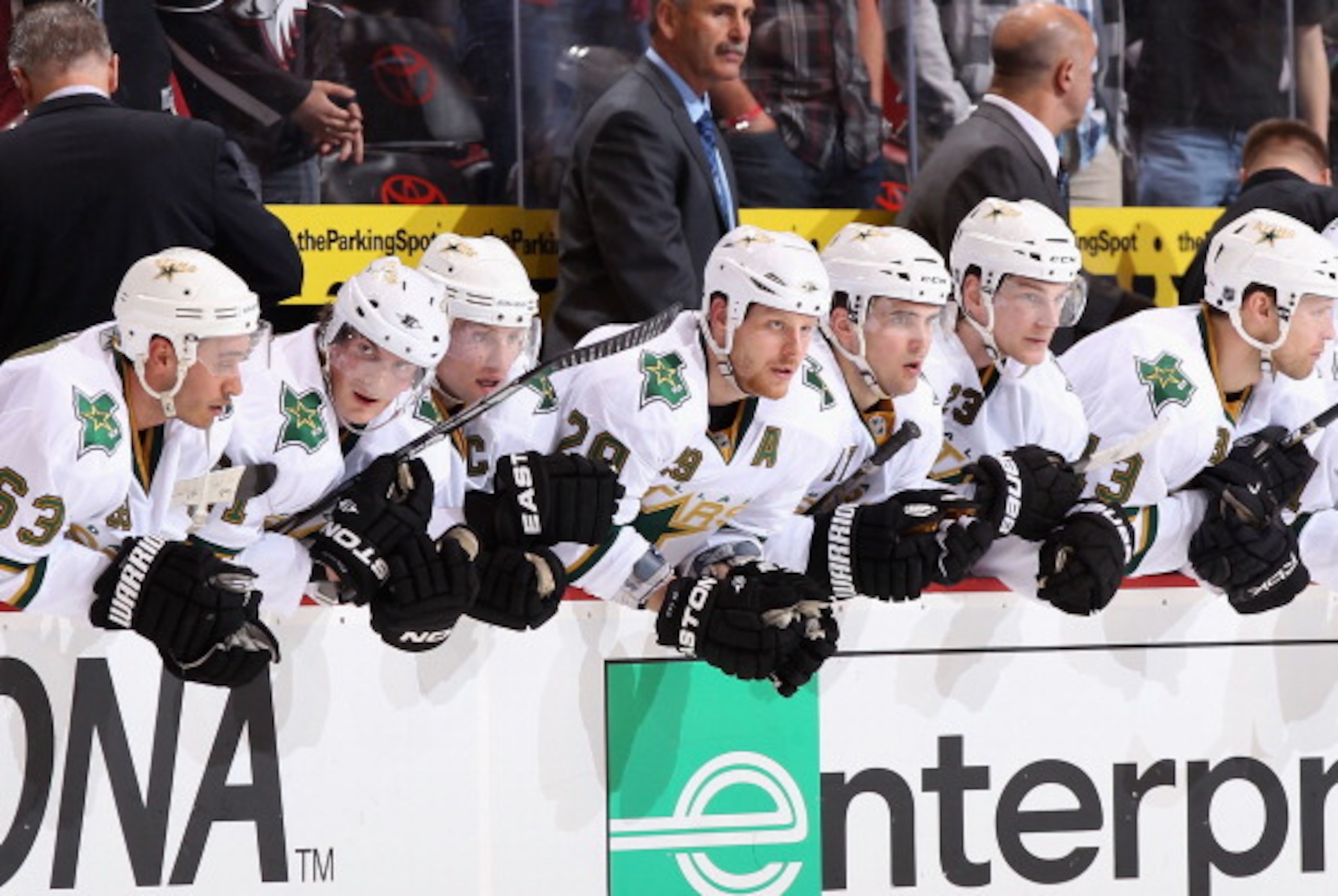 GLENDALE, AZ - MARCH 29:  The Dallas Stars watch the shoot out from the bench during the NHL game against the Phoenix Coyotes at Jobing.com Arena on March 29, 2011 in Glendale, Arizona. The Coyotes defeated the Stars 2-1 in an overtime shoot out.  (Photo