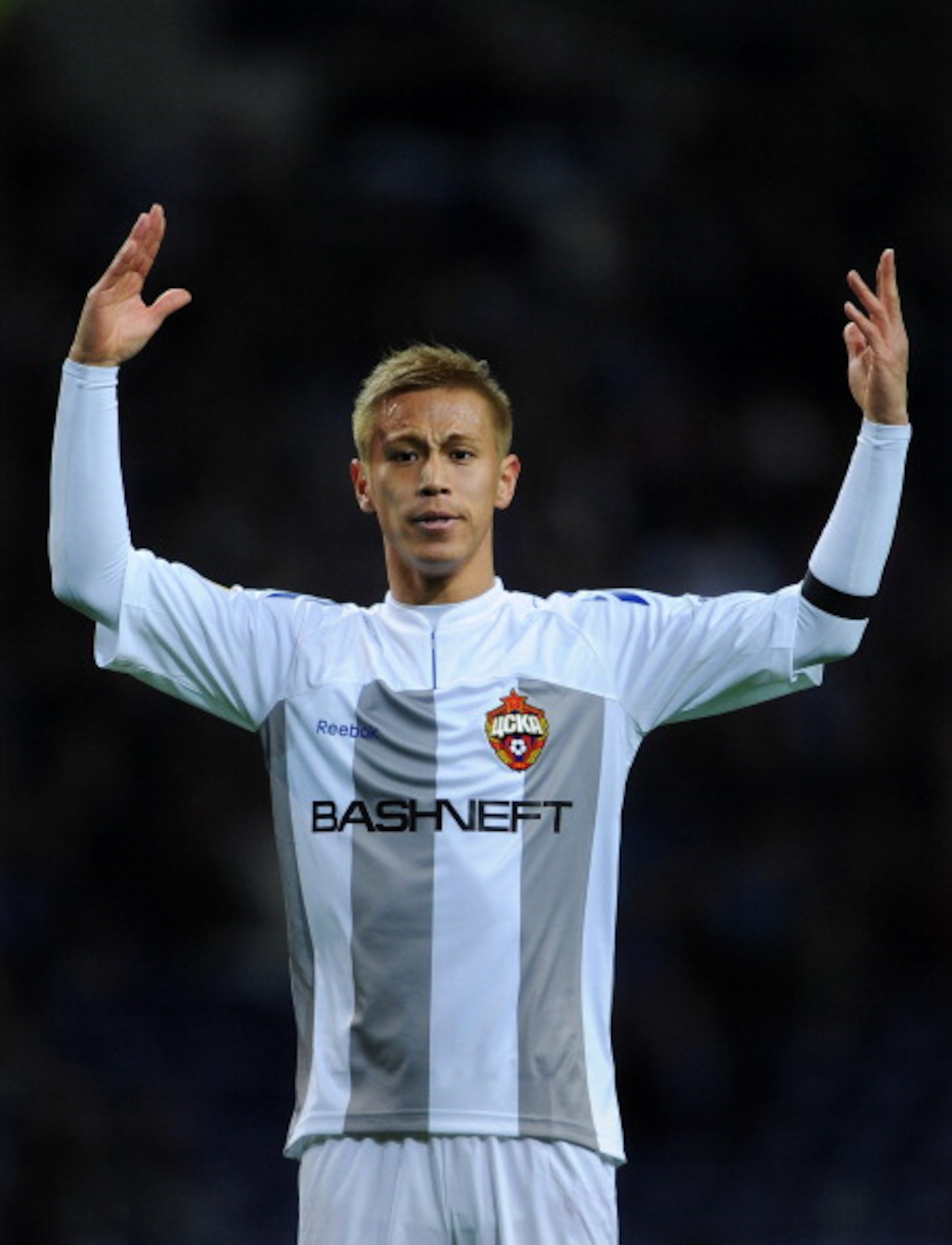 PORTO, PORTUGAL - MARCH 17:  (EMBARGOED FOR PUBLICATION IN ALL JAPANESE MEDIA UNTIL 48 HOURS AFTER CREATE DATE AND TIME) Keisuke Honda of CSKA Moscow reacts during the UEFA Europa League round of 16 second leg match between FC Porto and CSKA Moscow at Est