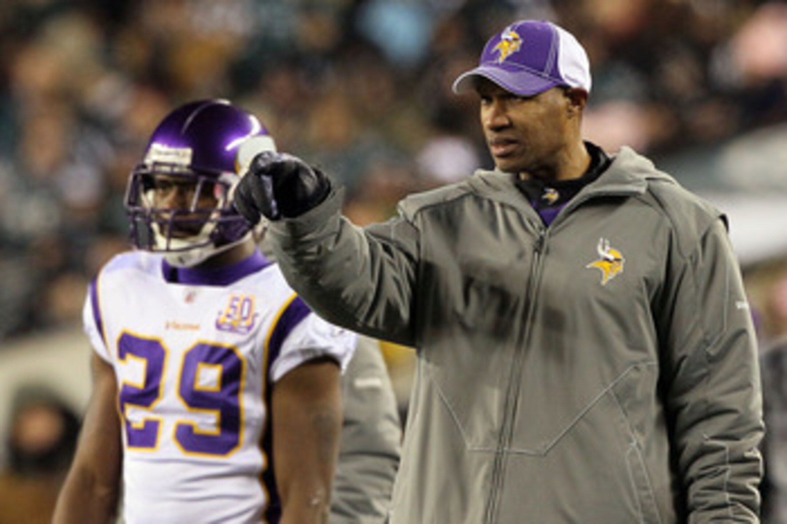 PHILADELPHIA, PA - DECEMBER 28: Head coach Leslie Frazier of the Minnesota Vikings points on the field during play against the Philadelphia Eagles at Lincoln Financial Field on December 26, 2010 in Philadelphia, Pennsylvania. (Photo by Jim McIsaac/Getty PHILADELPHIA, PA - DECEMBER 28: Head coach Leslie Frazier of the Minnesota Vikings points on the field during play against the Philadelphia Eagles at Lincoln Financial Field on December 26, 2010 in Philadelphia, Pennsylvania. (Photo by Jim McIsaac/Getty