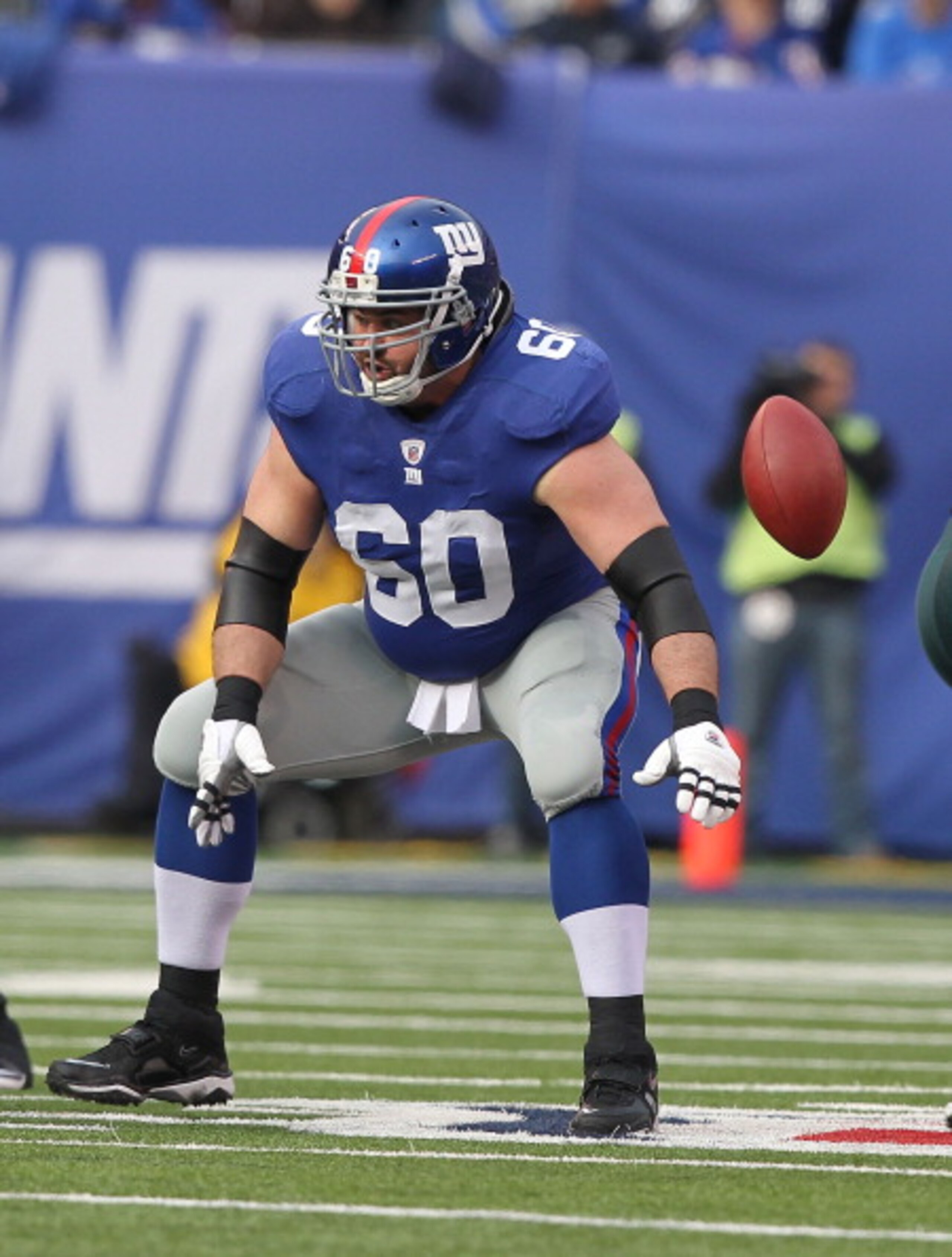 EAST RUTHERFORD, NJ - DECEMBER 19:  Shaun O'Hara #60 of the New York Giants in action against the Philadelphia Eagles during their game on December 19, 2010 at The New Meadowlands Stadium in East Rutherford, New Jersey.  (Photo by Al Bello/Getty Images)