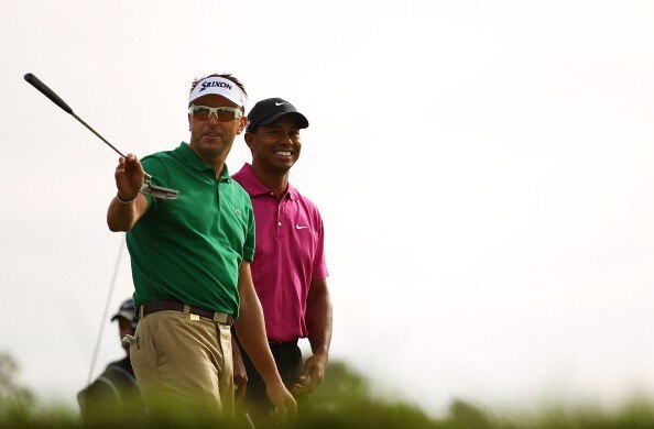 MELBOURNE, AUSTRALIA - NOVEMBER 11:  Tiger Woods of the USA talks with Robert Allenby of Australia during day one of the Australian Masters at The Victoria Golf Club on November 11, 2010 in Melbourne, Australia.  (Photo by Robert Cianflone/Getty Images)