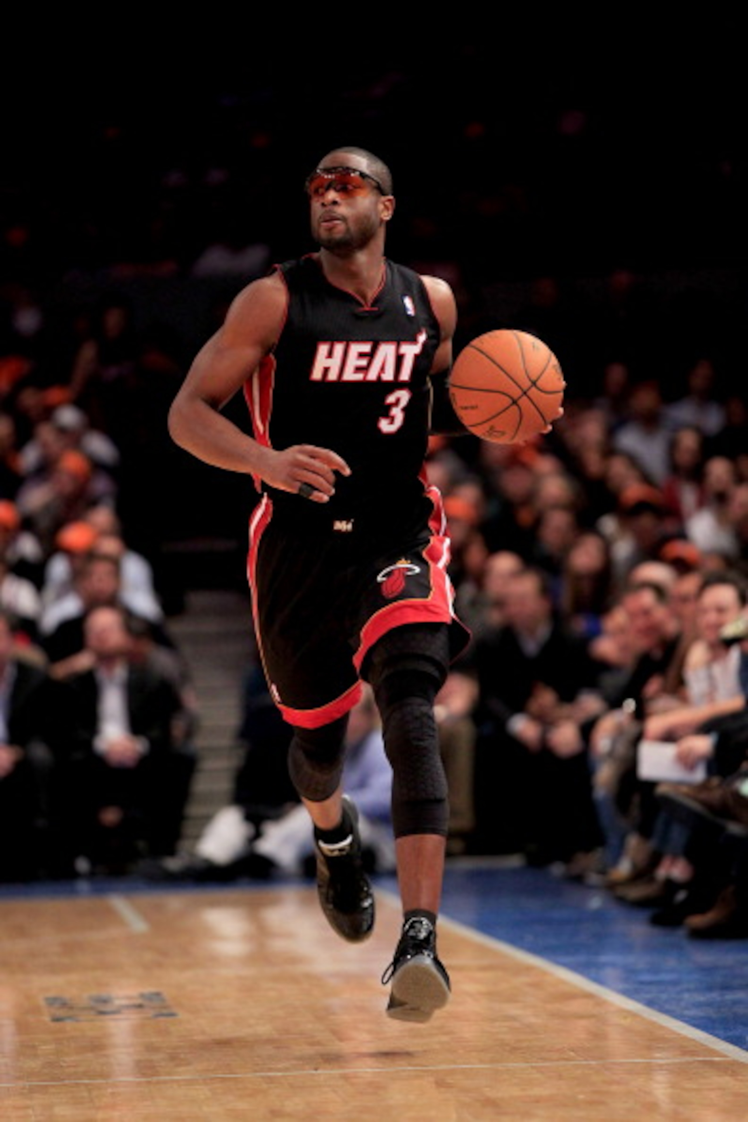 NEW YORK, NY - JANUARY 27: Dwyane Wade #3 of the Miami Heat dribbles the ball against the New York Knicks at Madison Square Garden on January 27, 2011 in New York City. The Knicks defeated the Heat 93-88. NOTE TO USER: User expressly acknowledges and agr NEW YORK, NY - JANUARY 27: Dwyane Wade #3 of the Miami Heat dribbles the ball against the New York Knicks at Madison Square Garden on January 27, 2011 in New York City. The Knicks defeated the Heat 93-88. NOTE TO USER: User expressly acknowledges and agr