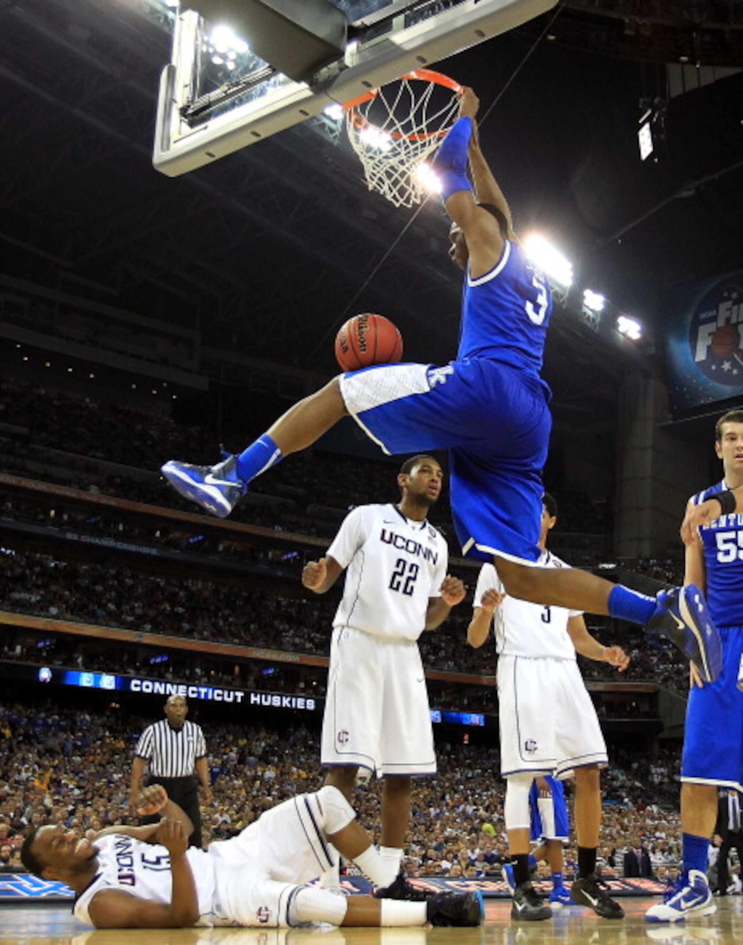 HOUSTON, TX - APRIL 02: Terrence Jones #3 of the Kentucky Wildcats dunks the ball against Kemba Walker #15 of the Connecticut Huskies during the National Semifinal game of the 2011 NCAA Division I Men's Basketball Championship at Reliant Stadium on April HOUSTON, TX - APRIL 02: Terrence Jones #3 of the Kentucky Wildcats dunks the ball against Kemba Walker #15 of the Connecticut Huskies during the National Semifinal game of the 2011 NCAA Division I Men's Basketball Championship at Reliant Stadium on April