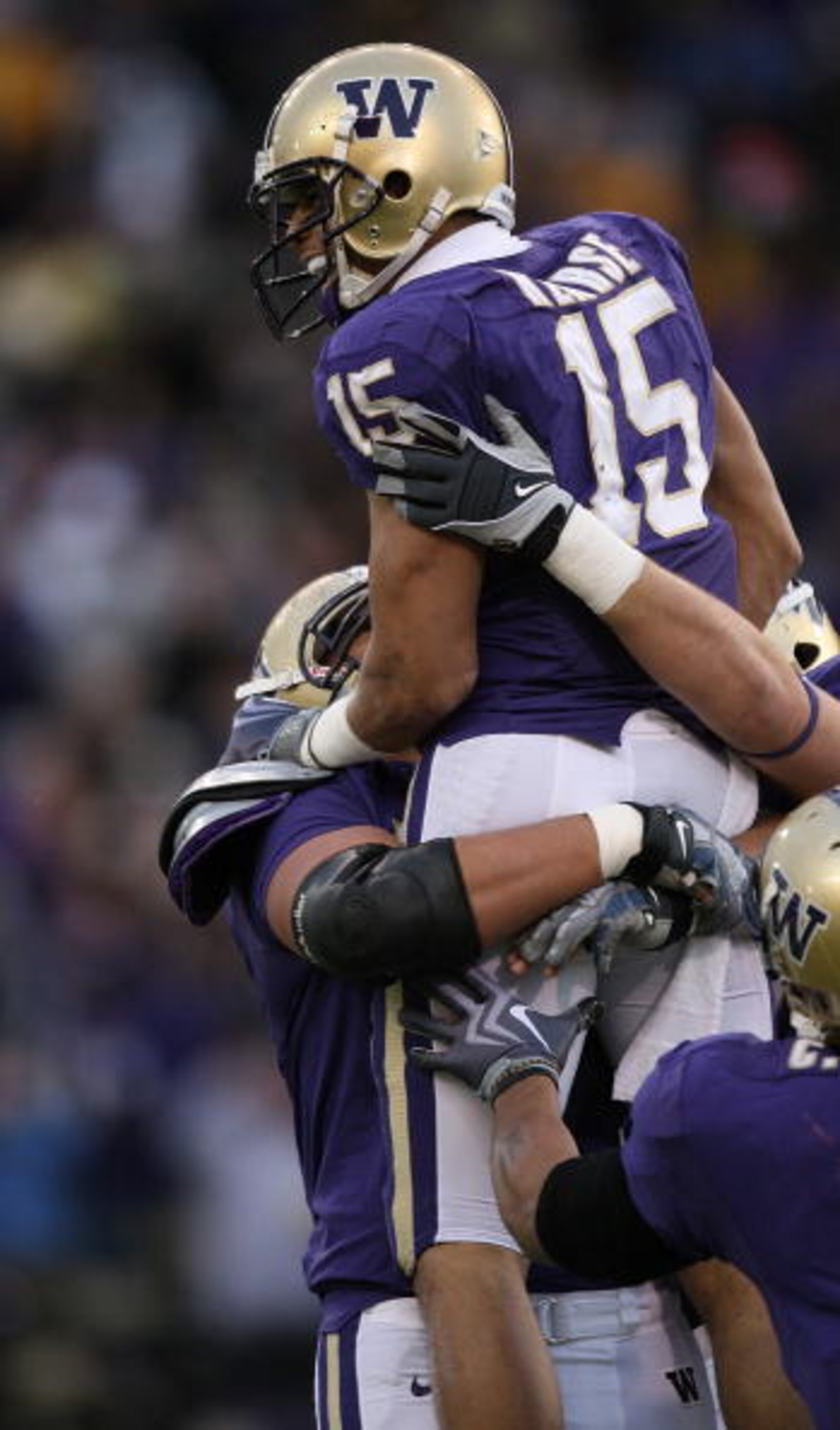 SEATTLE - DECEMBER 05: Jermaine Kearse #15 is congratulated by teammates after he scored a touchdown against the California Bears on December 5, 2009 at Husky Stadium in Seattle, Washington. The Huskies defeated the Bears 42-10. (Photo by Otto Greule Jr/ SEATTLE - DECEMBER 05: Jermaine Kearse #15 is congratulated by teammates after he scored a touchdown against the California Bears on December 5, 2009 at Husky Stadium in Seattle, Washington. The Huskies defeated the Bears 42-10. (Photo by Otto Greule Jr/